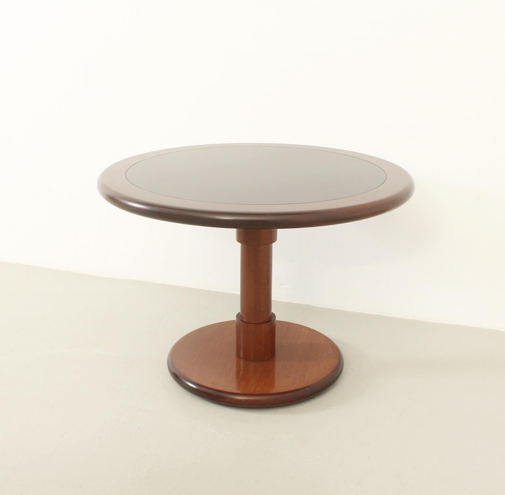Milieu du XXe siècle Paire de tables d'appoint des architectes espagnols Corre & Milá, 1961 en vente