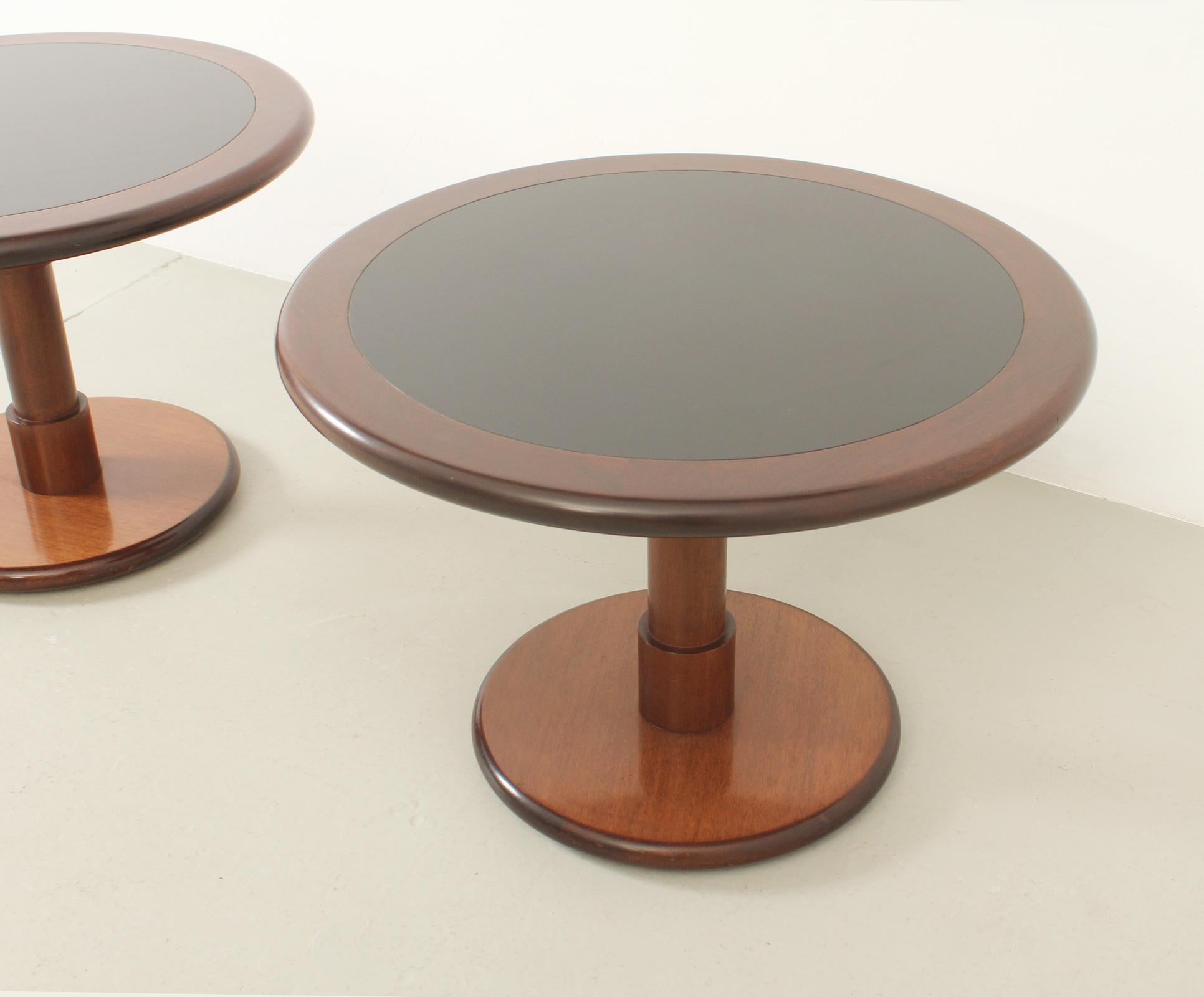Paire de tables d'appoint des architectes espagnols Corre & Milá, 1961 en vente 1