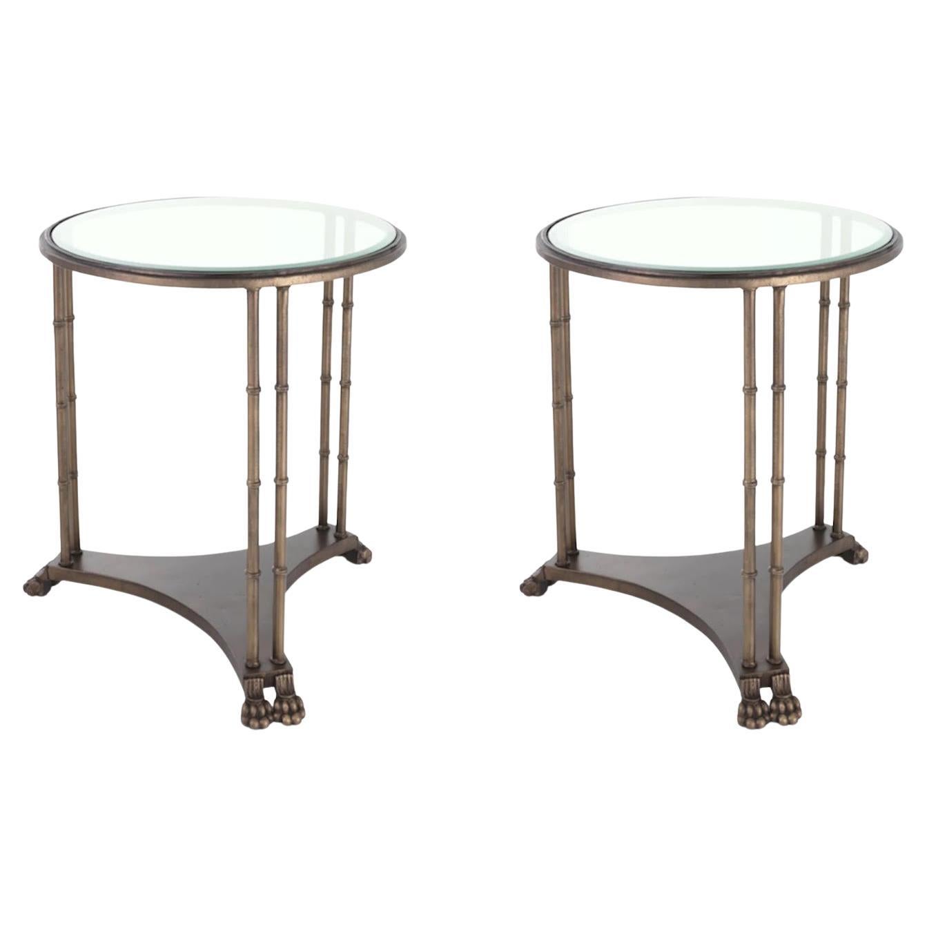 Paar Beistelltische, Sofaende, Bronze und geschliffenes Glas.