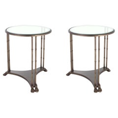 Paar Beistelltische, Sofaende, Bronze und geschliffenes Glas.