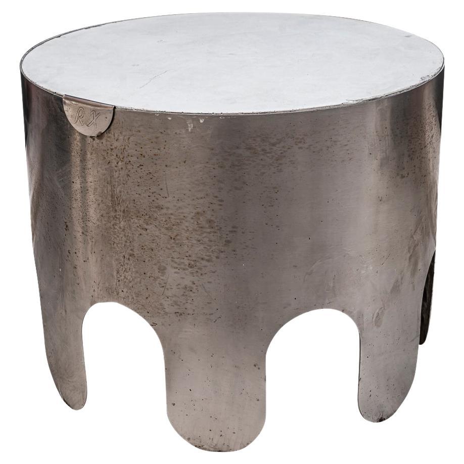 Pair of side tables,
Polished metal, white ceramic tabletop,
France, circa 1970.

Provenance: Hotel Sheraton.

Measures: Diameter 50 cm, Height 41 cm.