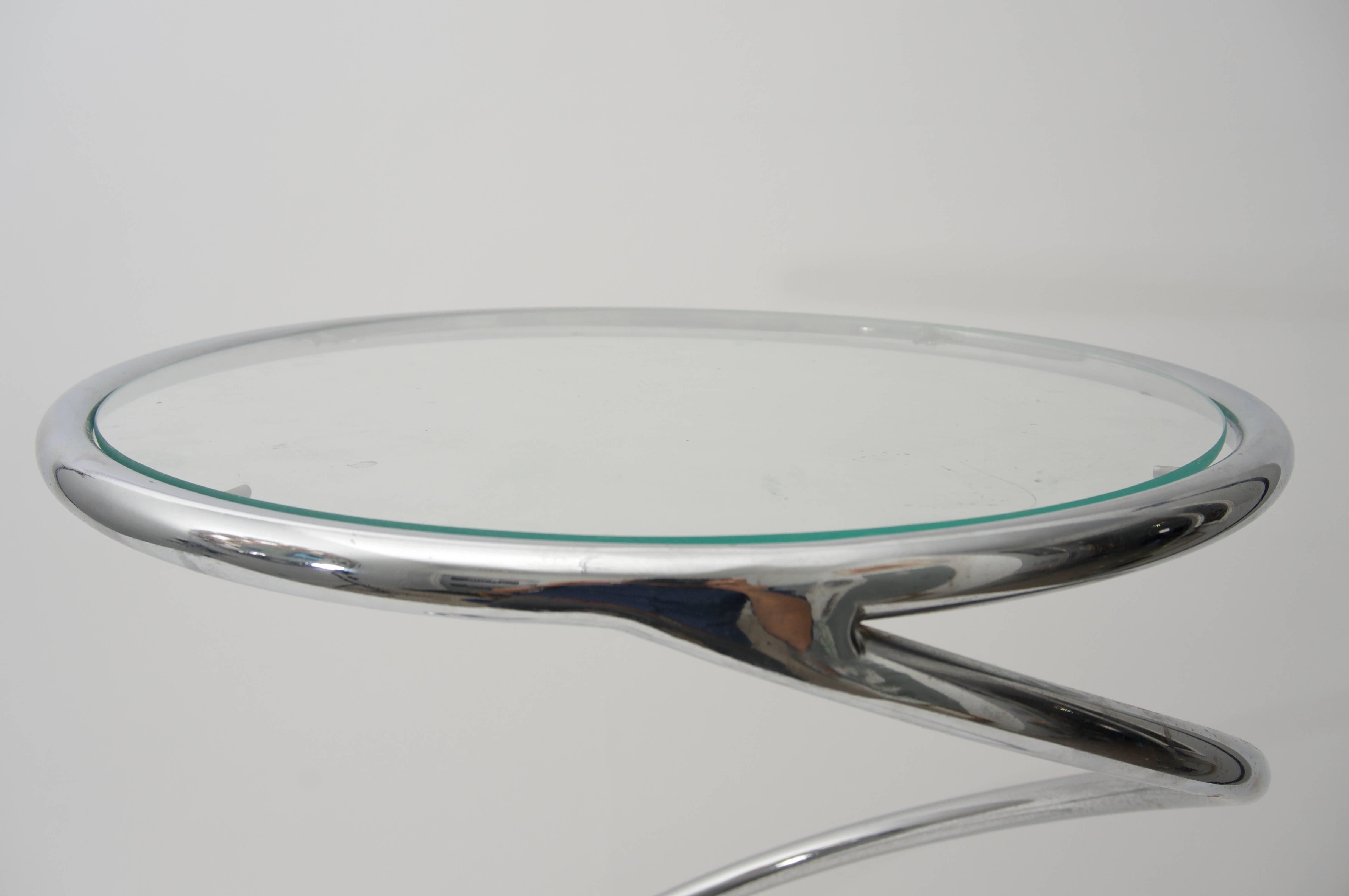 Pair of Side Tables in Chrome and Glass In Good Condition In West Palm Beach, FL