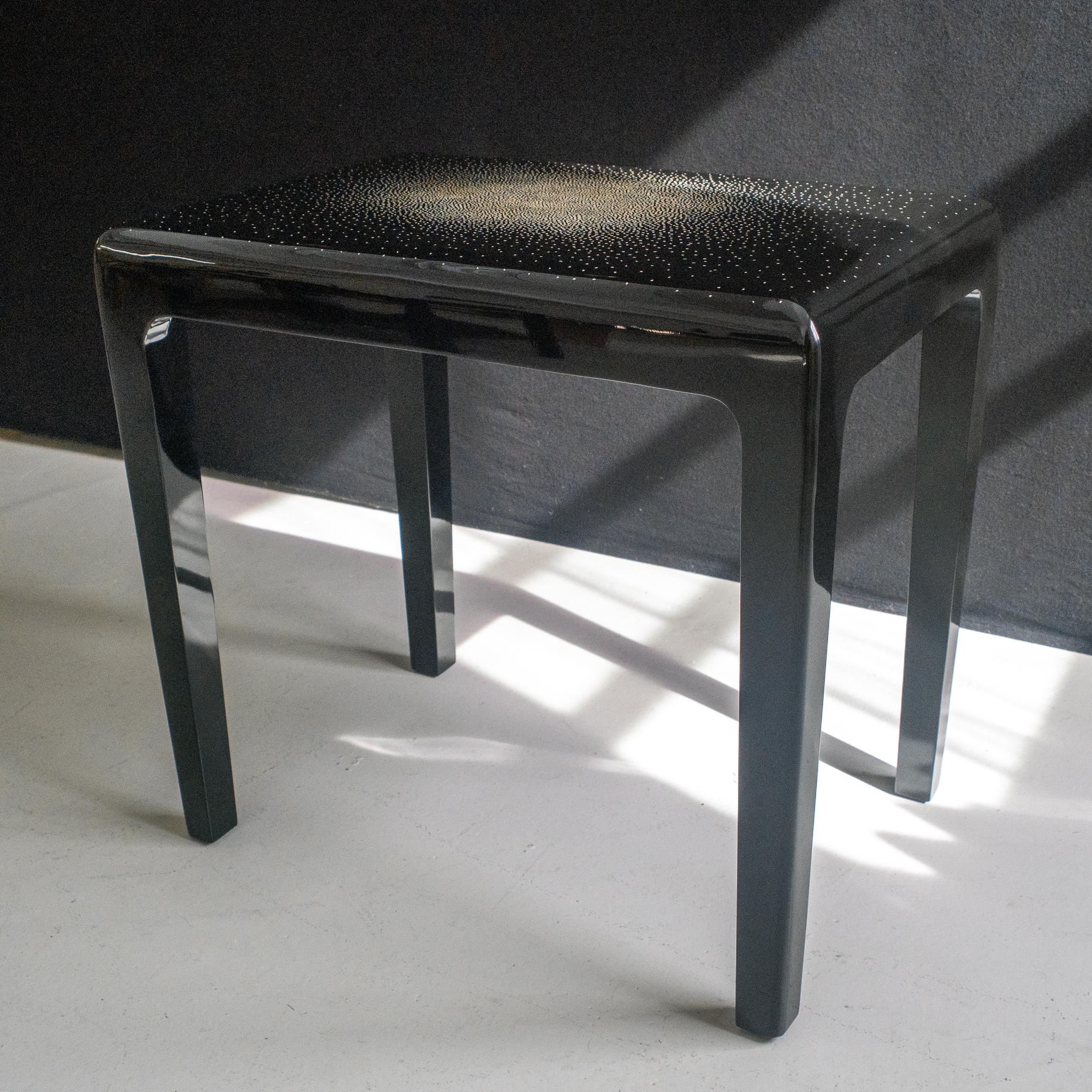 A pair of large side tables in black lacquer with a fine design in egghell.
Inspired by the works of Dunand from the 1920s.