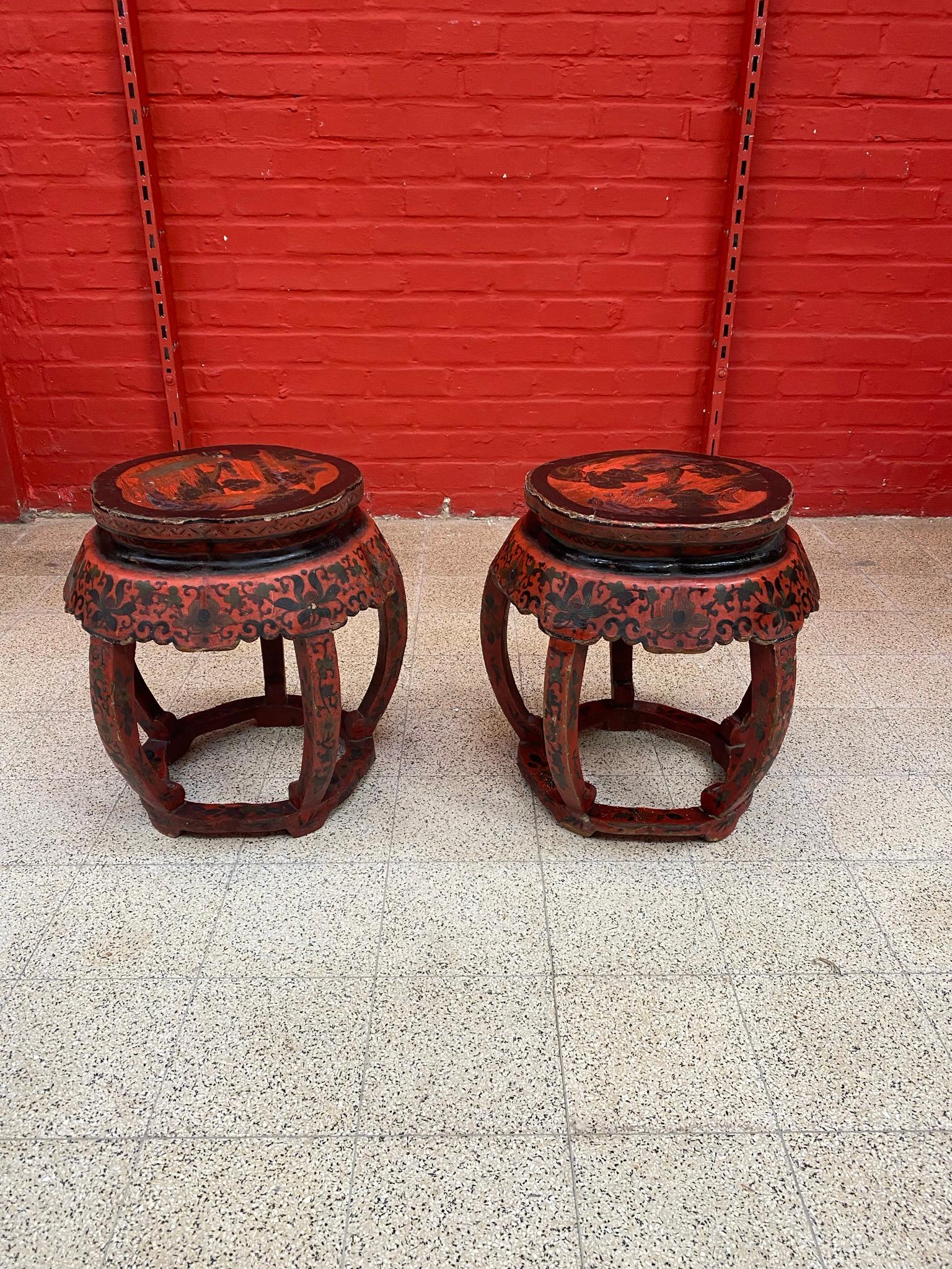 Pair of side tables in lacquered wood circa 1900
A lot of charm, with many lacks and faults.