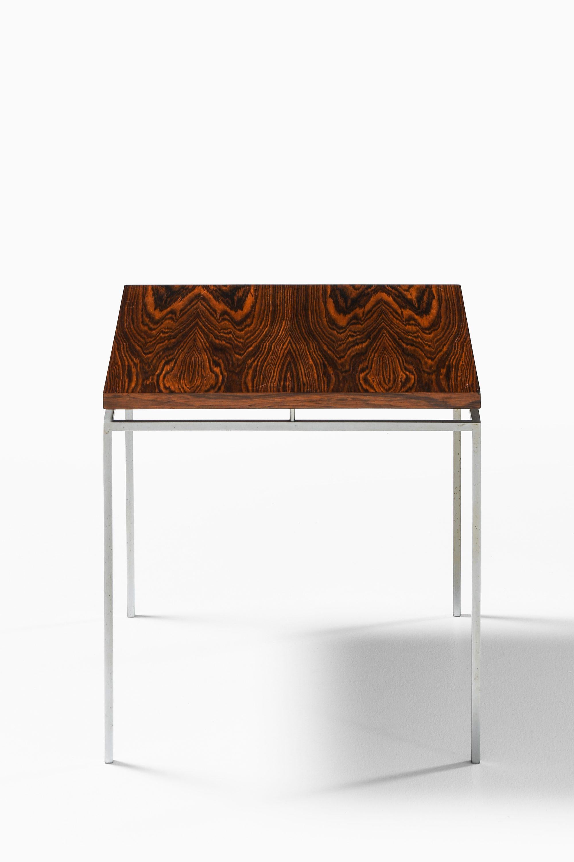 Mid-Century Modern Paire de tables d'appoint en bois de rose et Steele par Knud Joos, années 1950 en vente