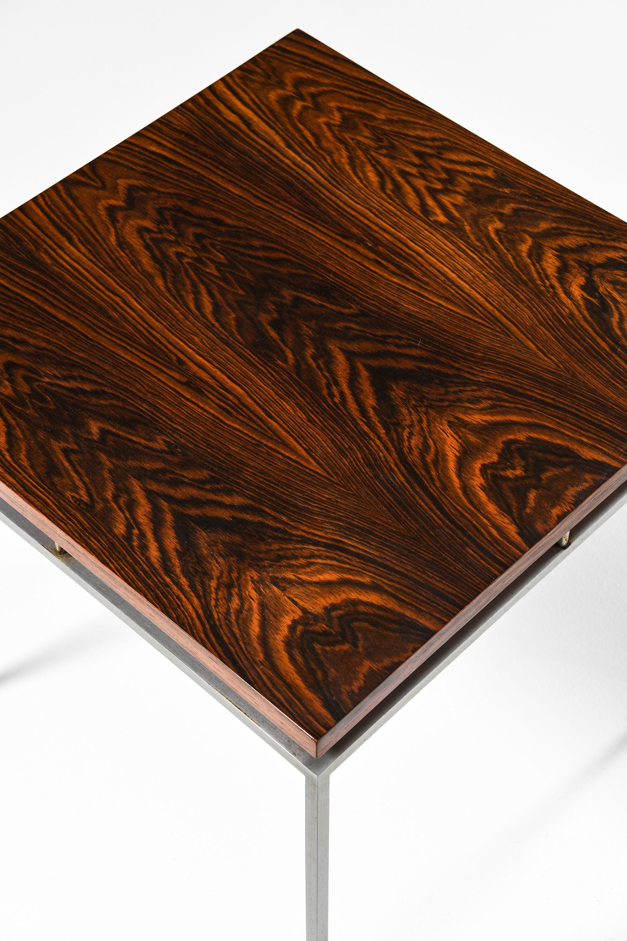 20ième siècle Paire de tables d'appoint en bois de rose et Steele par Knud Joos, années 1950 en vente