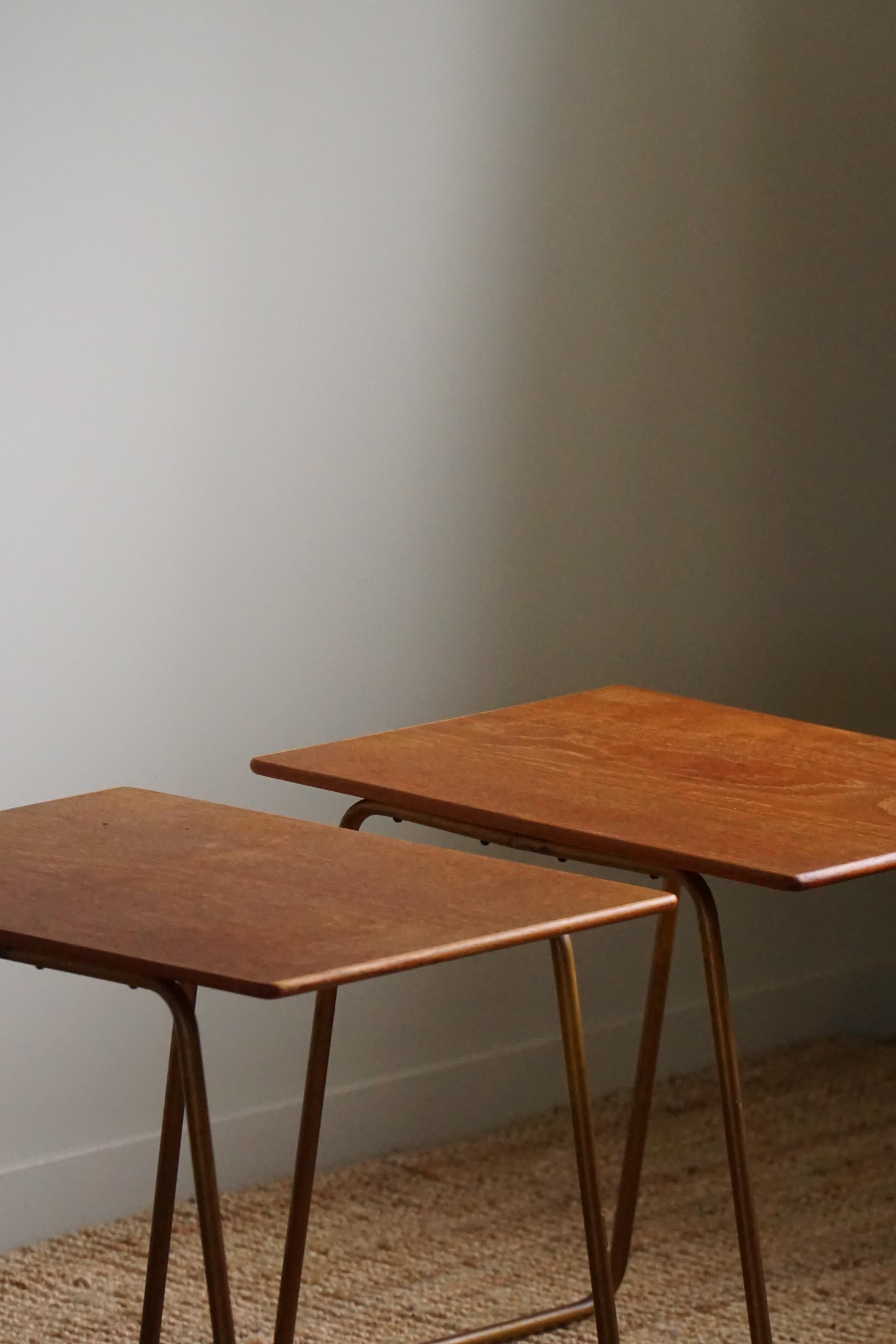 Paire de tables d'appoint danoises en teck et acier, milieu du siècle dernier, années 1960 en vente 4