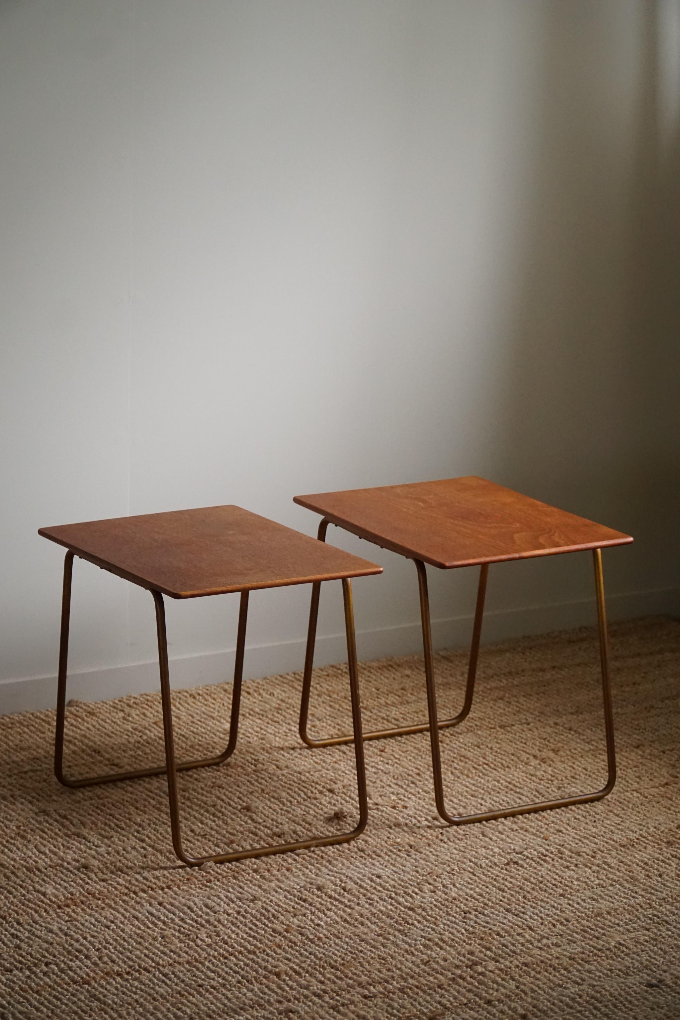 Paire de tables d'appoint danoises en teck et acier, milieu du siècle dernier, années 1960 Bon état - En vente à Odense, DK