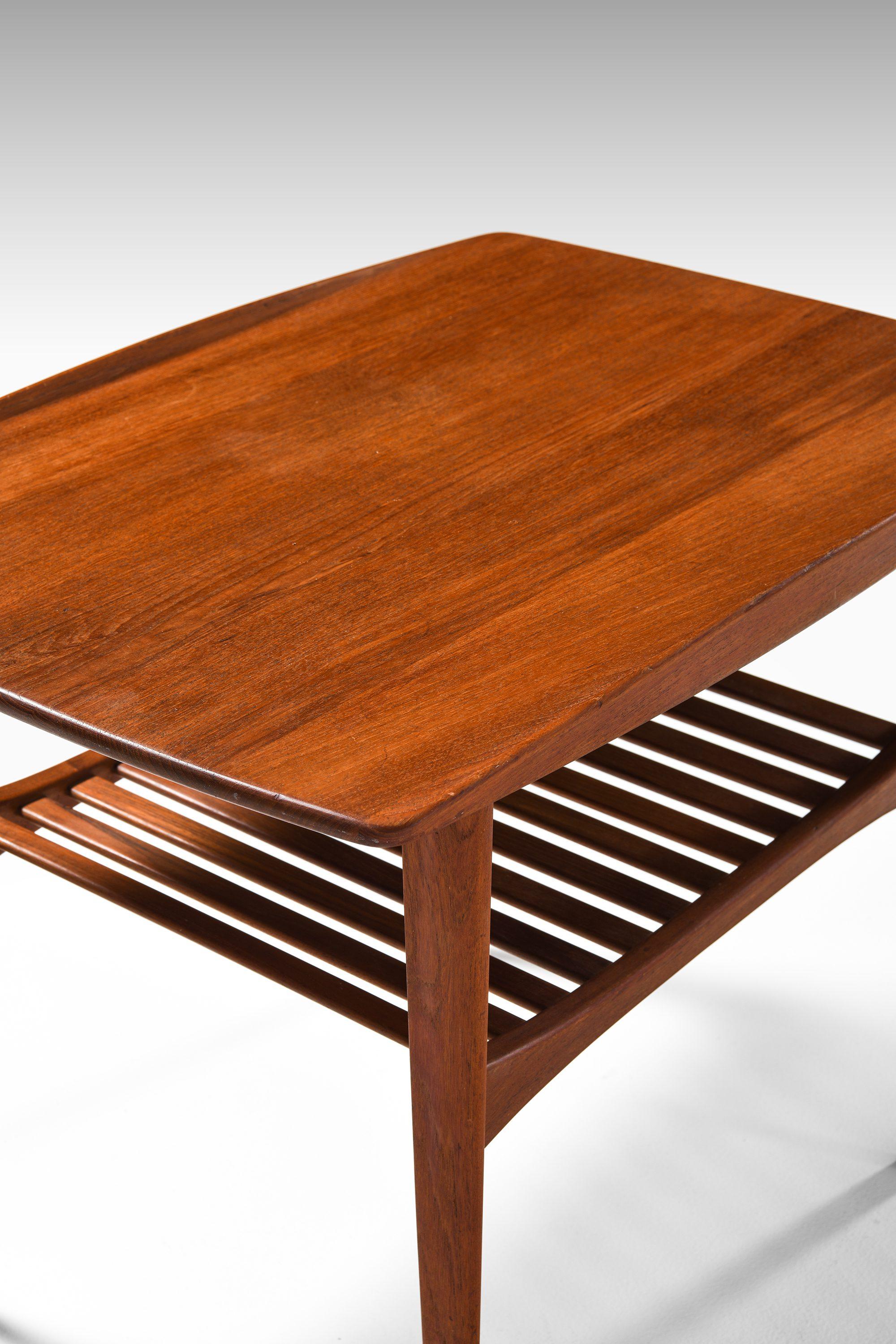 Danese Coppia di tavolini in teak di Tove & Edvard Kindt-Larsen, anni '50 in vendita