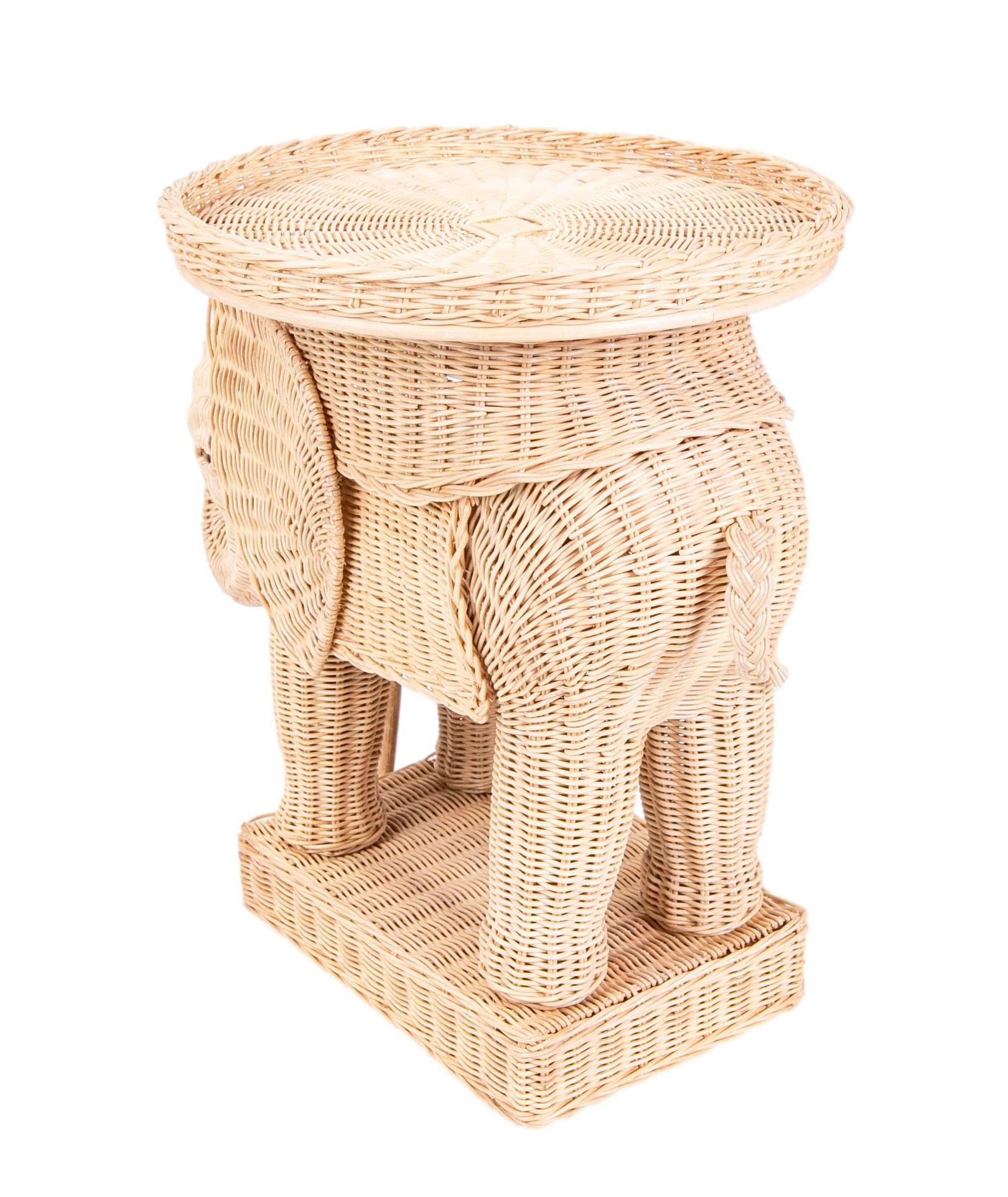 Pair of Side Tables in the Shape of Wicker Elephants In Good Condition For Sale In Marbella, ES