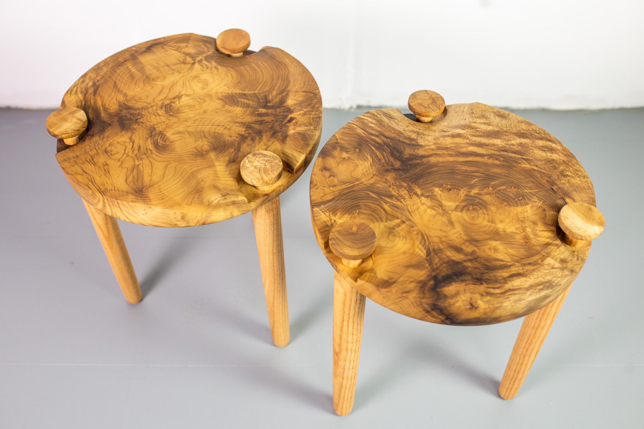 Pair of side tables in white oak burl top and curly red oak legs by Michael Rozell made in USA, 2020.
Signed!