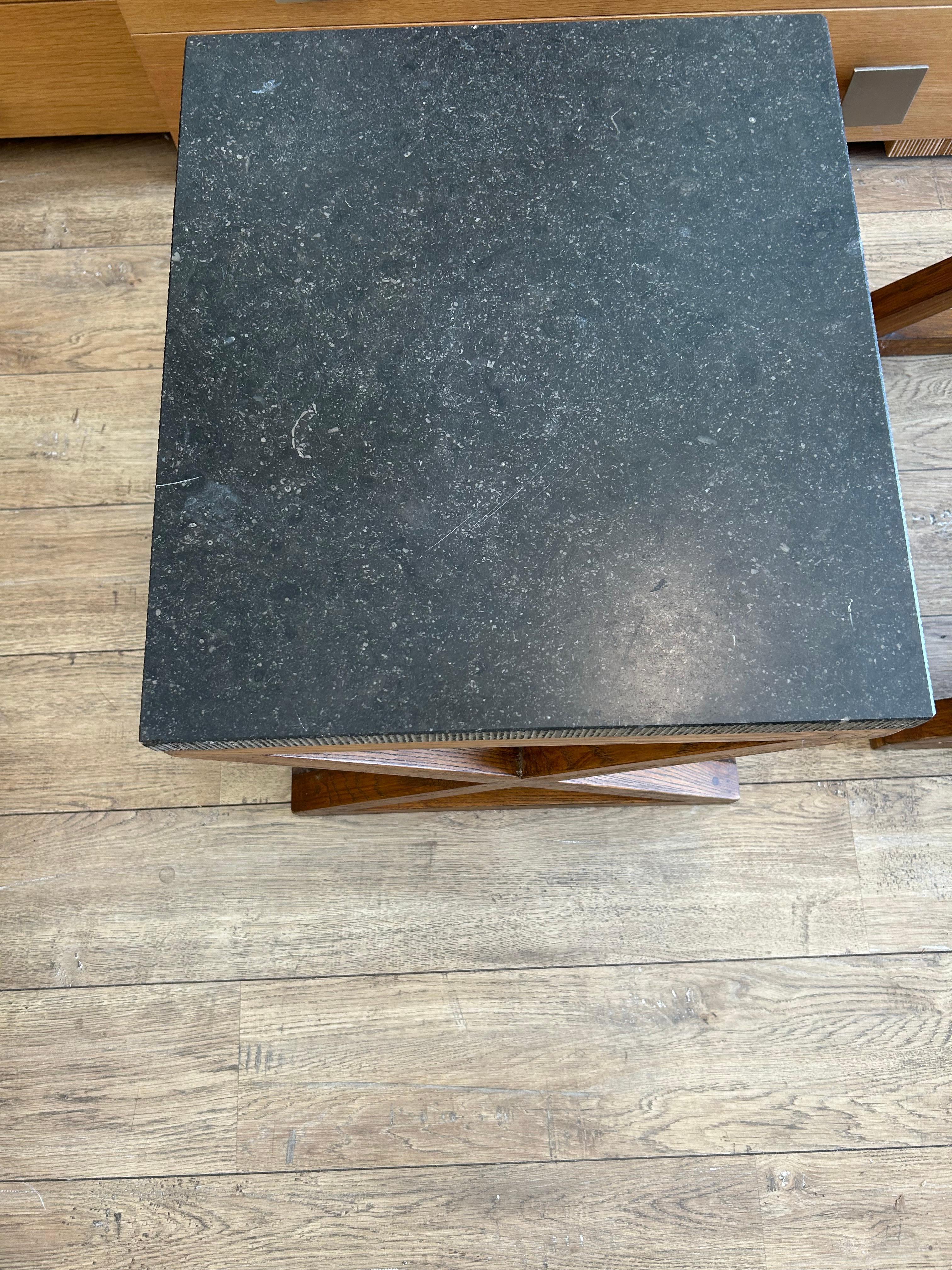 Paire de tables d'appoint, plateau en marbre, 20e siècle en vente 10