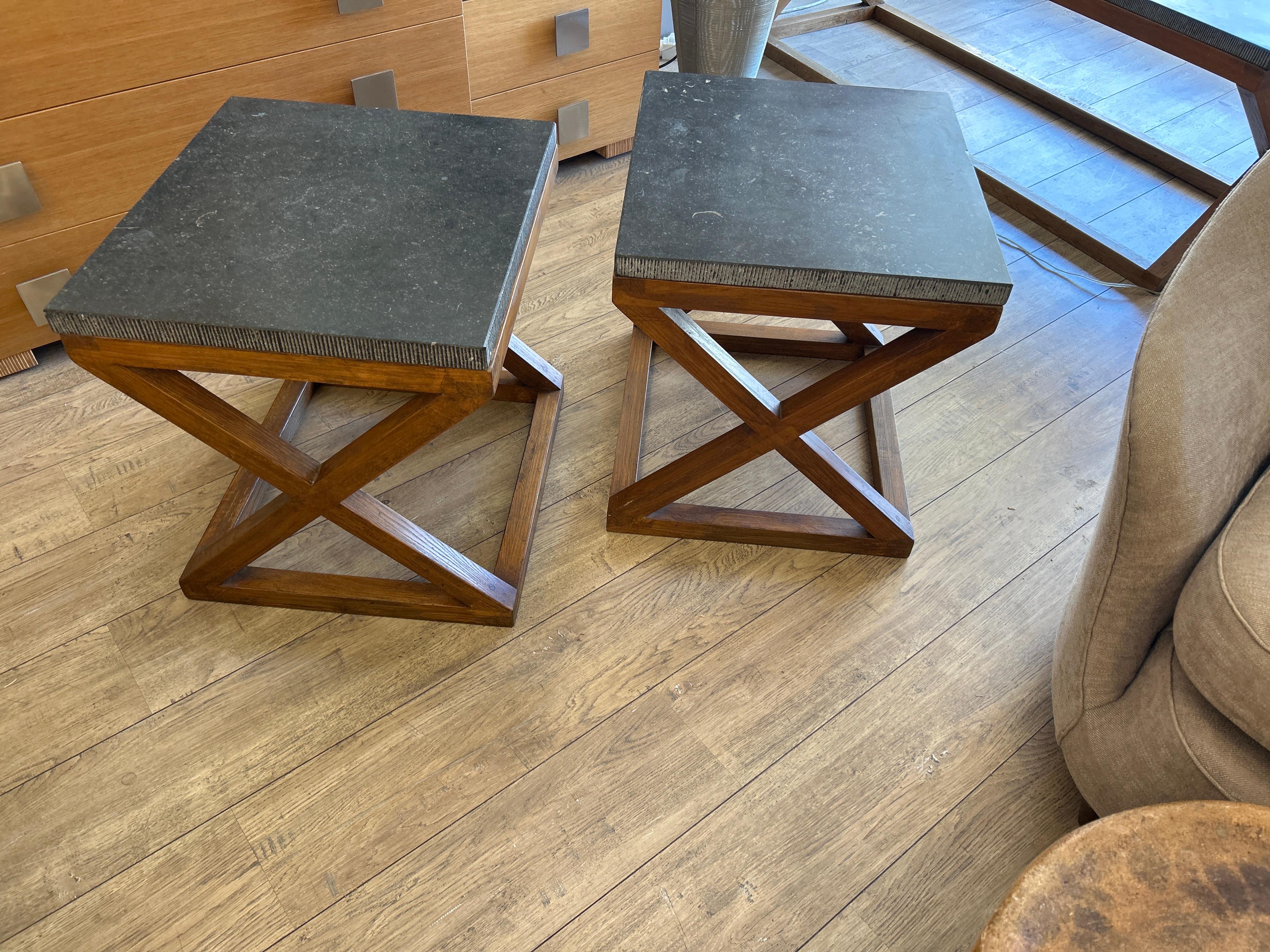 Mouvement esthétique Paire de tables d'appoint, plateau en marbre, 20e siècle en vente