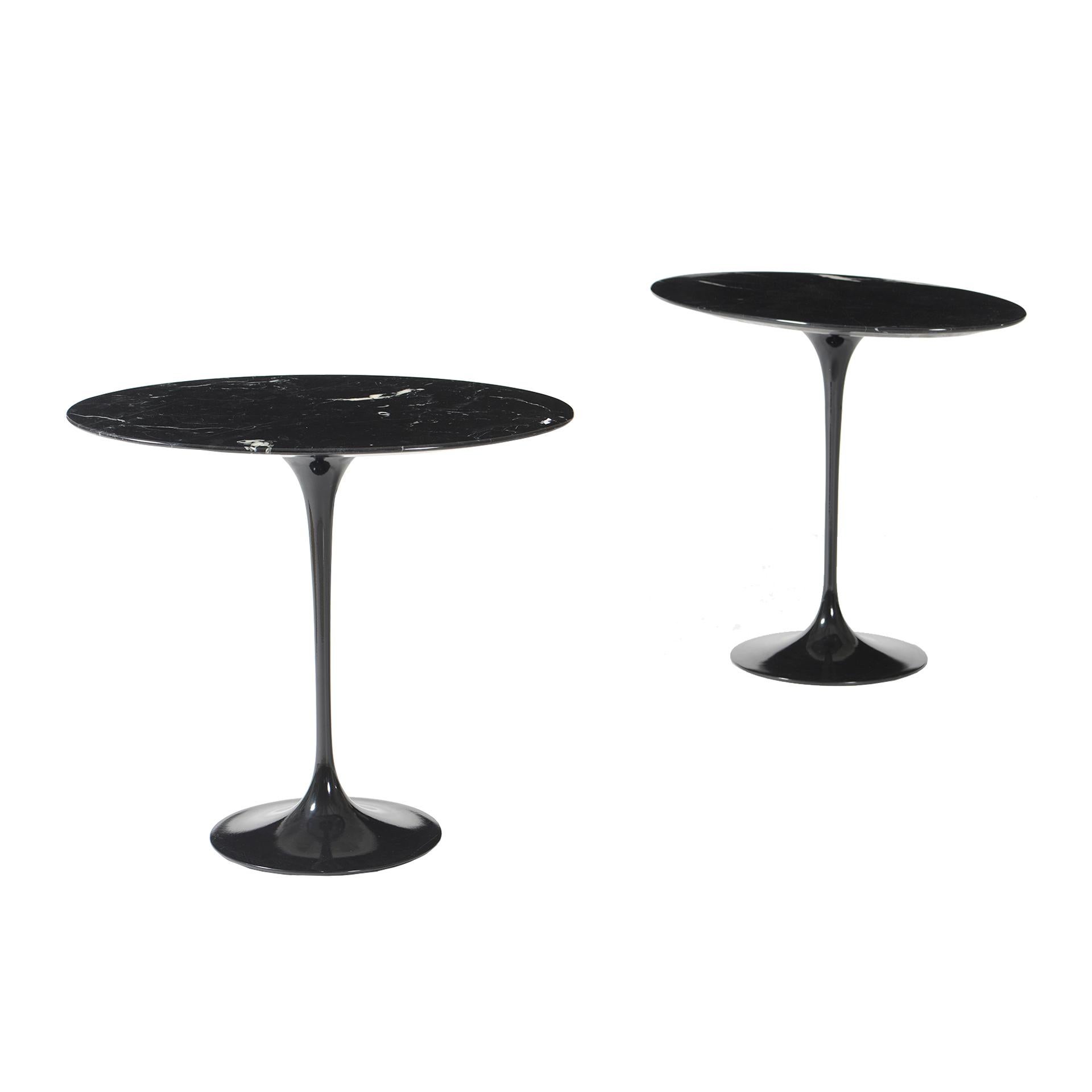 Pair of coffee tables model 