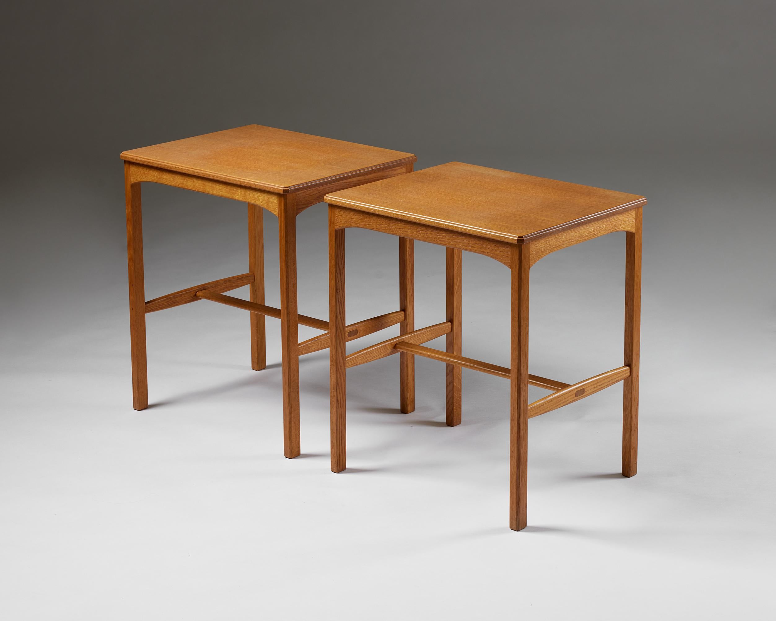 Mid-Century Modern Pair of side tables ‘October’ designed by Carl Malmsten for Carl Löving & Sons For Sale