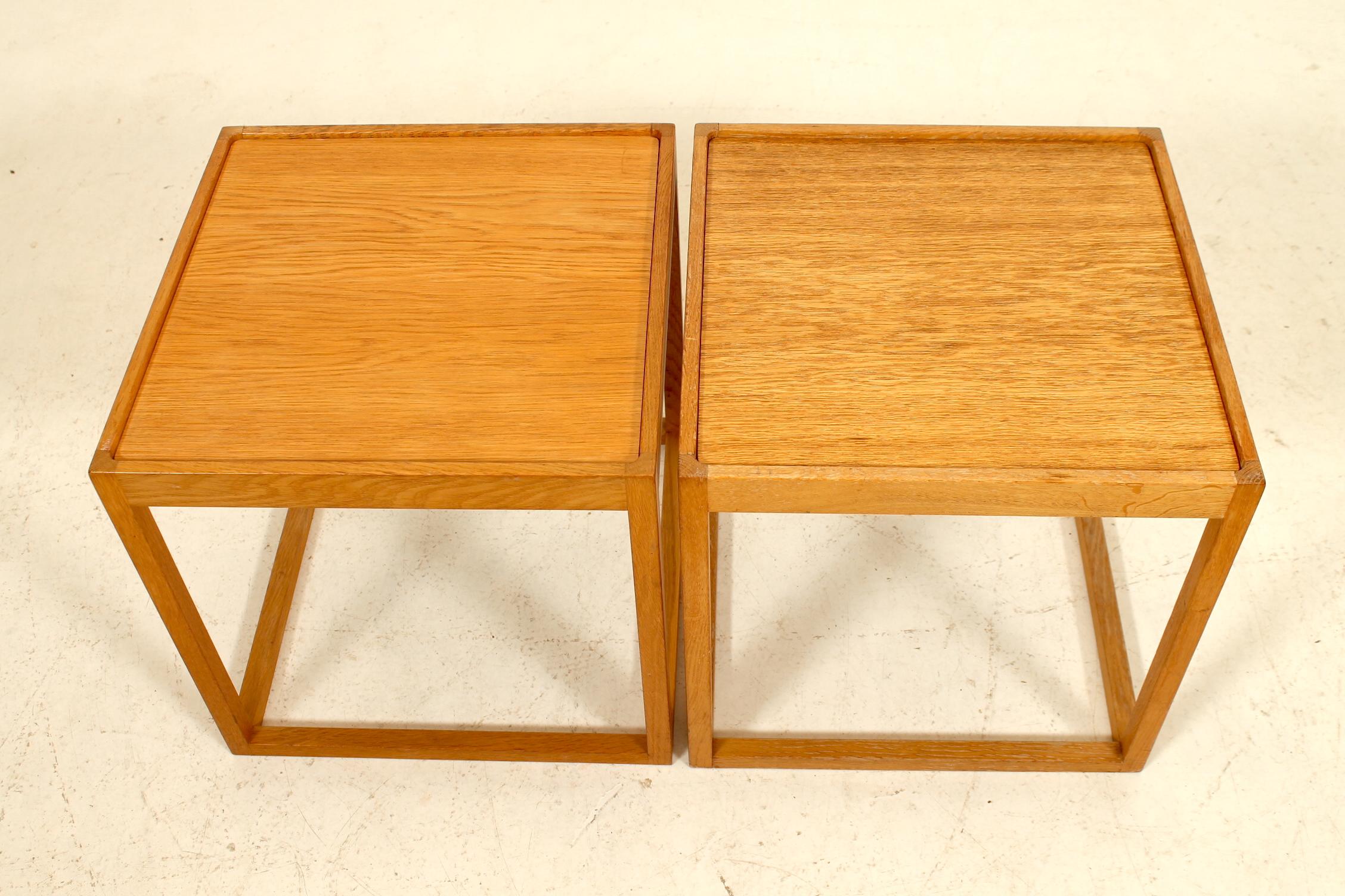 Oak Pair of side tables or bed side tables in oak, designed by Kurt Østervig Denmark For Sale