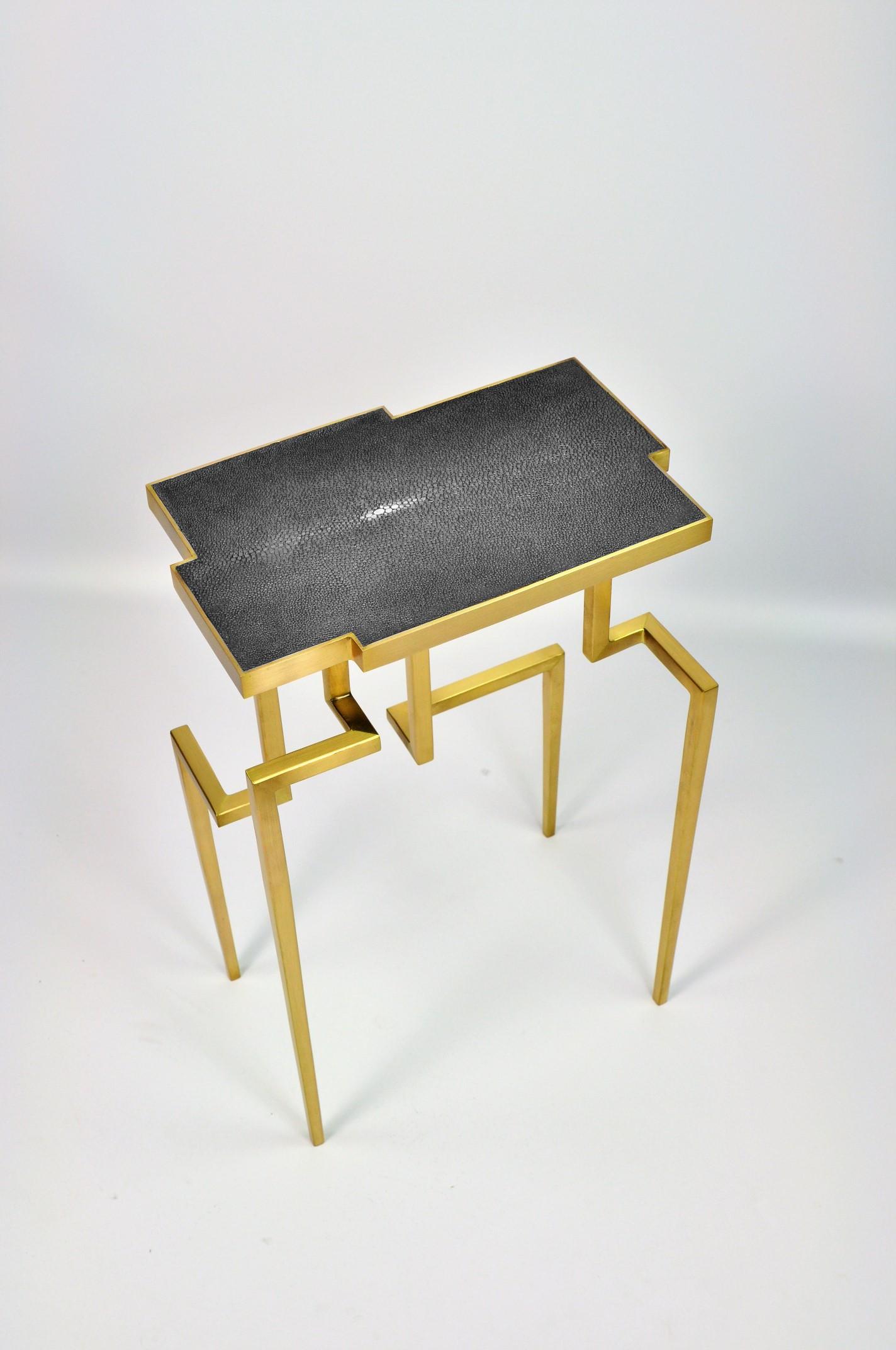 The PIXEL side table is made of solid brass with a genuine shagreen top.
The brass has been brushed to give a modern and soft aspect.
This side table is very versatile and can be placed anywhere in small or large room, near an armchair or as a