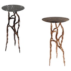 Coppia di tavolini con piano in marmo di Marquina di Fakasaka Design