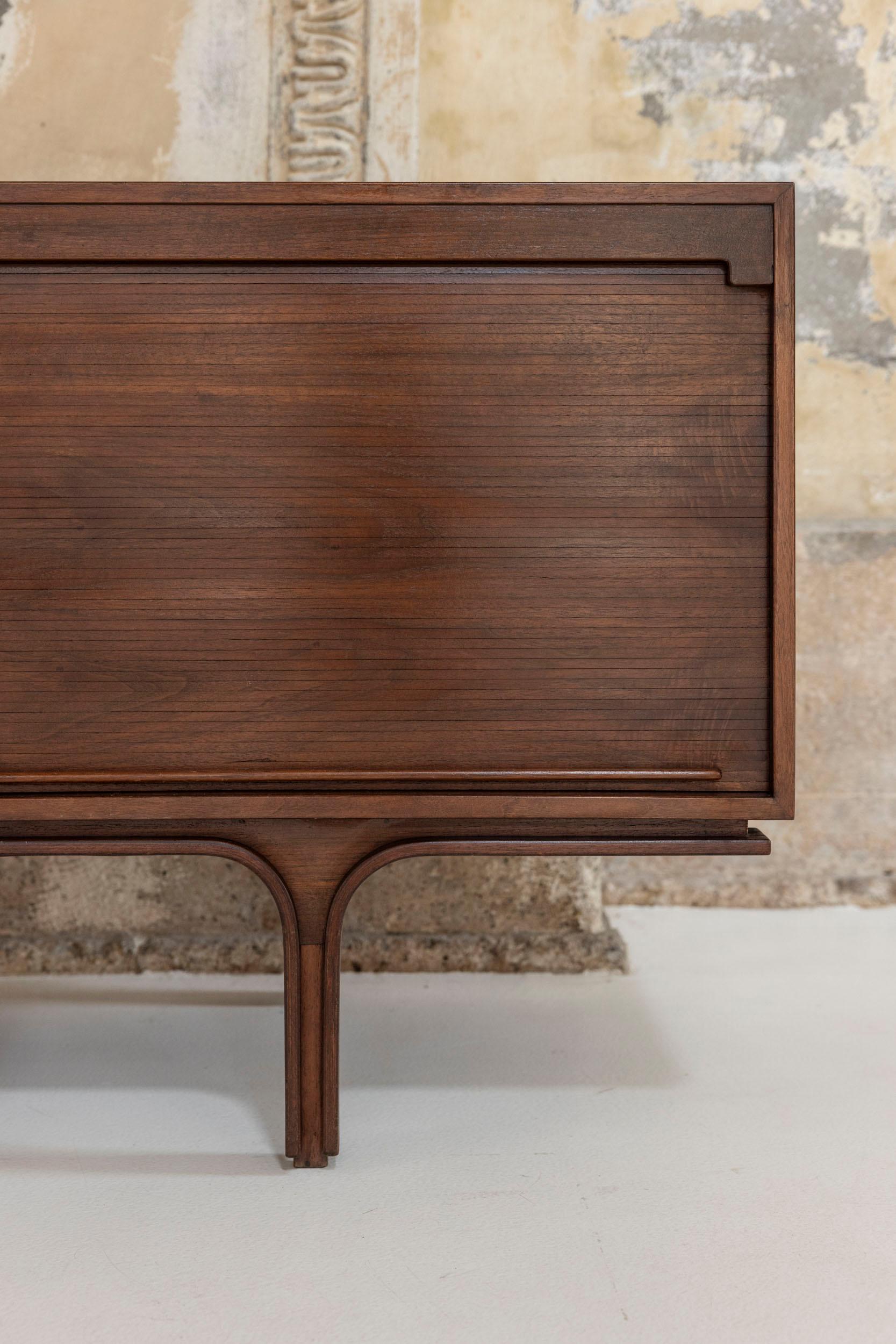 Paar Sideboards, Modelle 503 und 501 von Gianfranco Frattini für Bernini, Italien (Italienisch) im Angebot