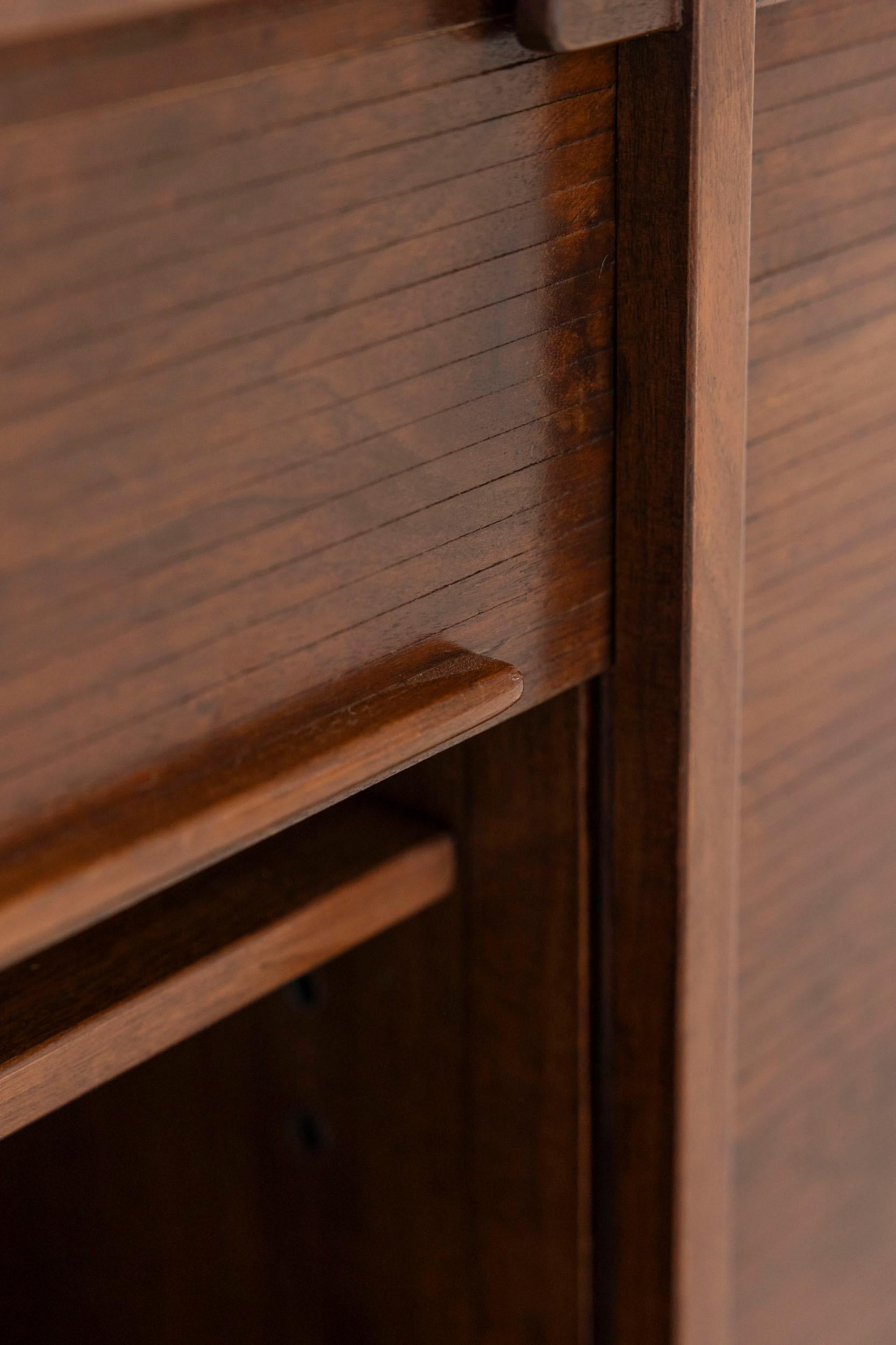 Paar Sideboards, Modelle 503 und 501 von Gianfranco Frattini für Bernini, Italien (Holz) im Angebot