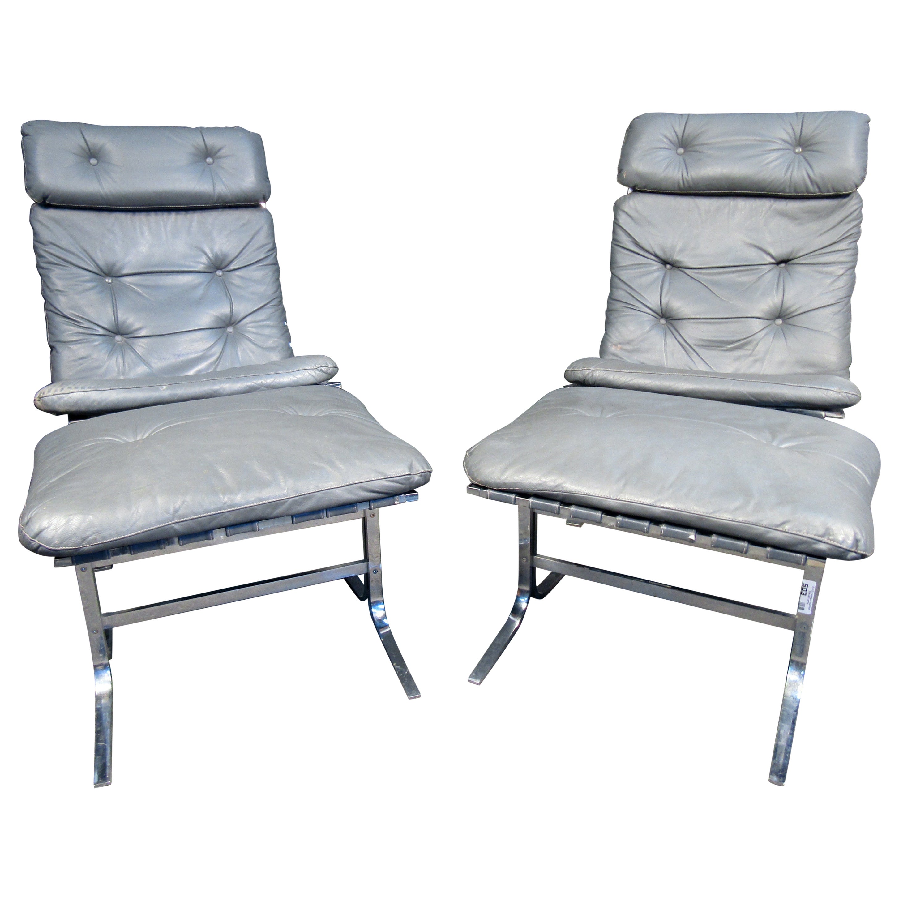 This pair of Italian chrome and leather lounge chairs are tufted and come with two matching ottomans. The ottomans are w25