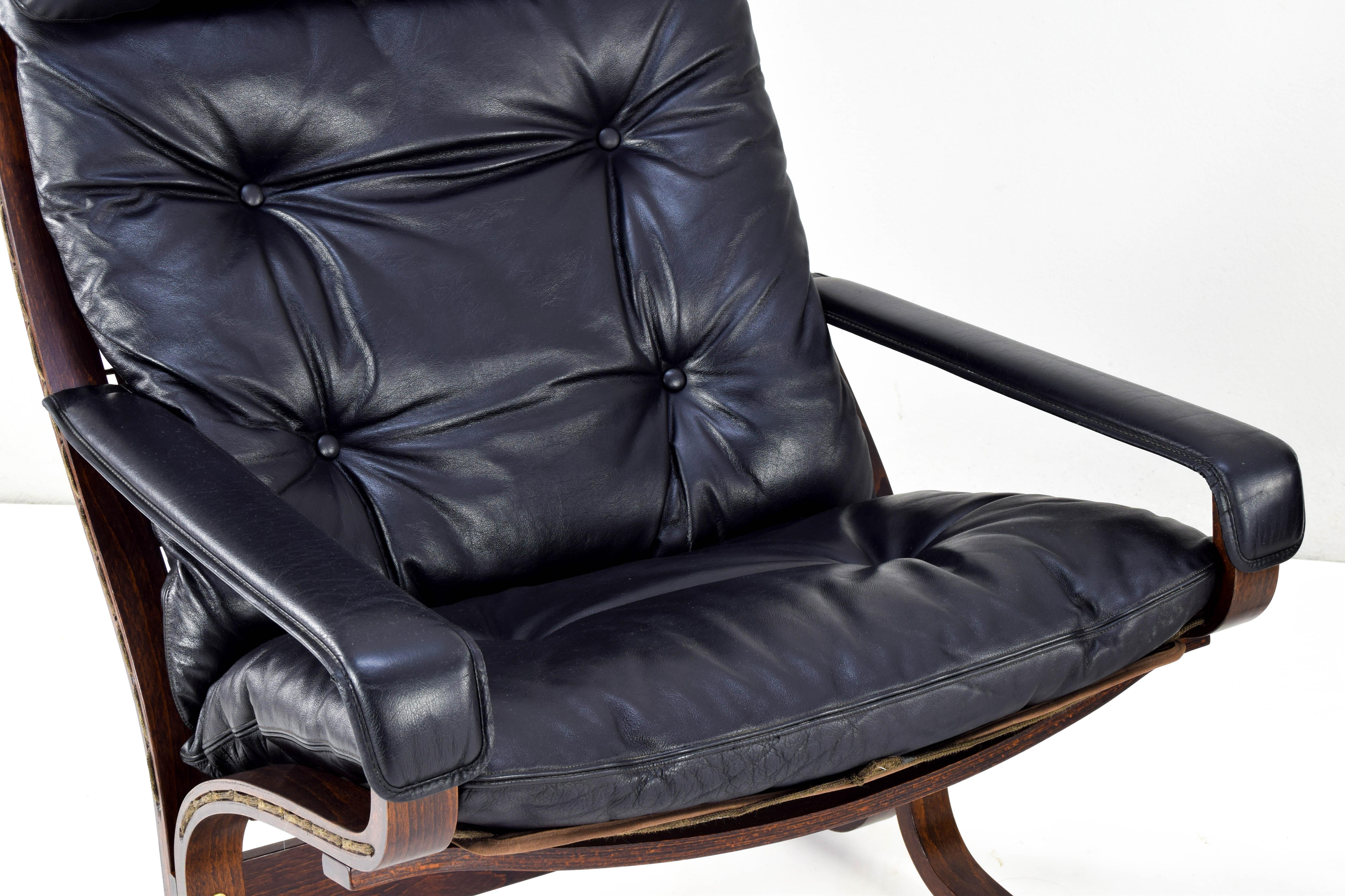 Pair of Siesta Leather Chairs and one Ottoman by Ingmar Relling for Westnofa 4