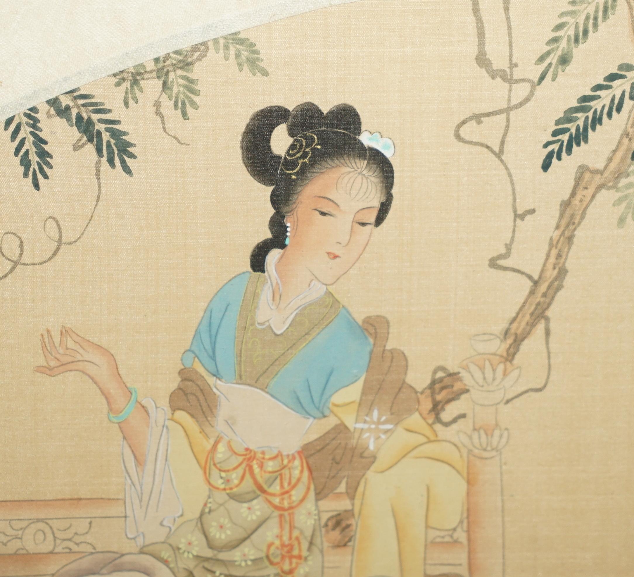 Signierte antike chinesische Aquarell-Aquarell-Seidengemälde von Geisha-Mädchen mit Blumen, signiert, Paar (Frühes 20. Jahrhundert) im Angebot