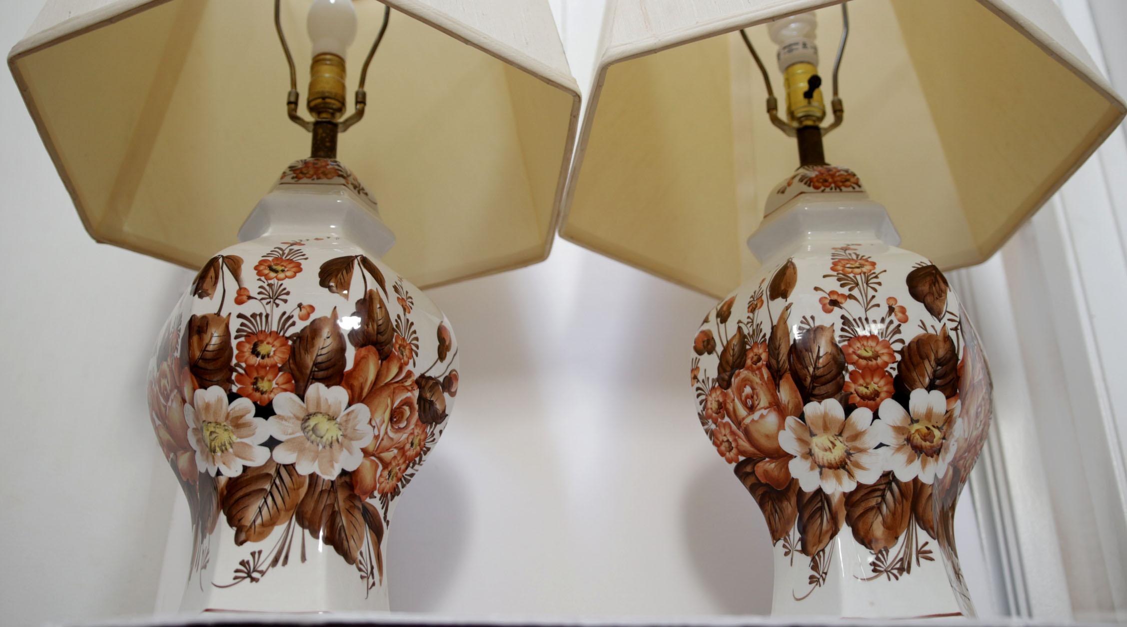 Sechseckige Antonio Zen-Lampen, signiert, hergestellt in Italien, Paar (Keramik) im Angebot
