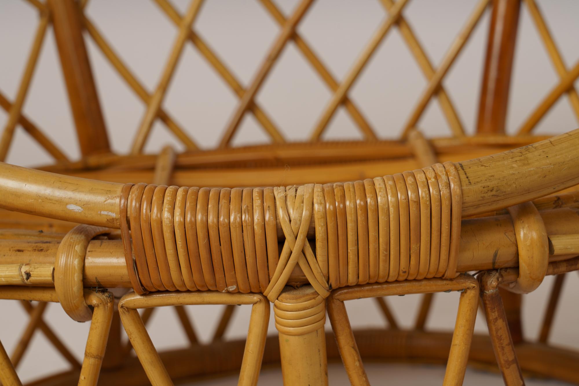 Coppia di lettini in rattan a cesto firmati 