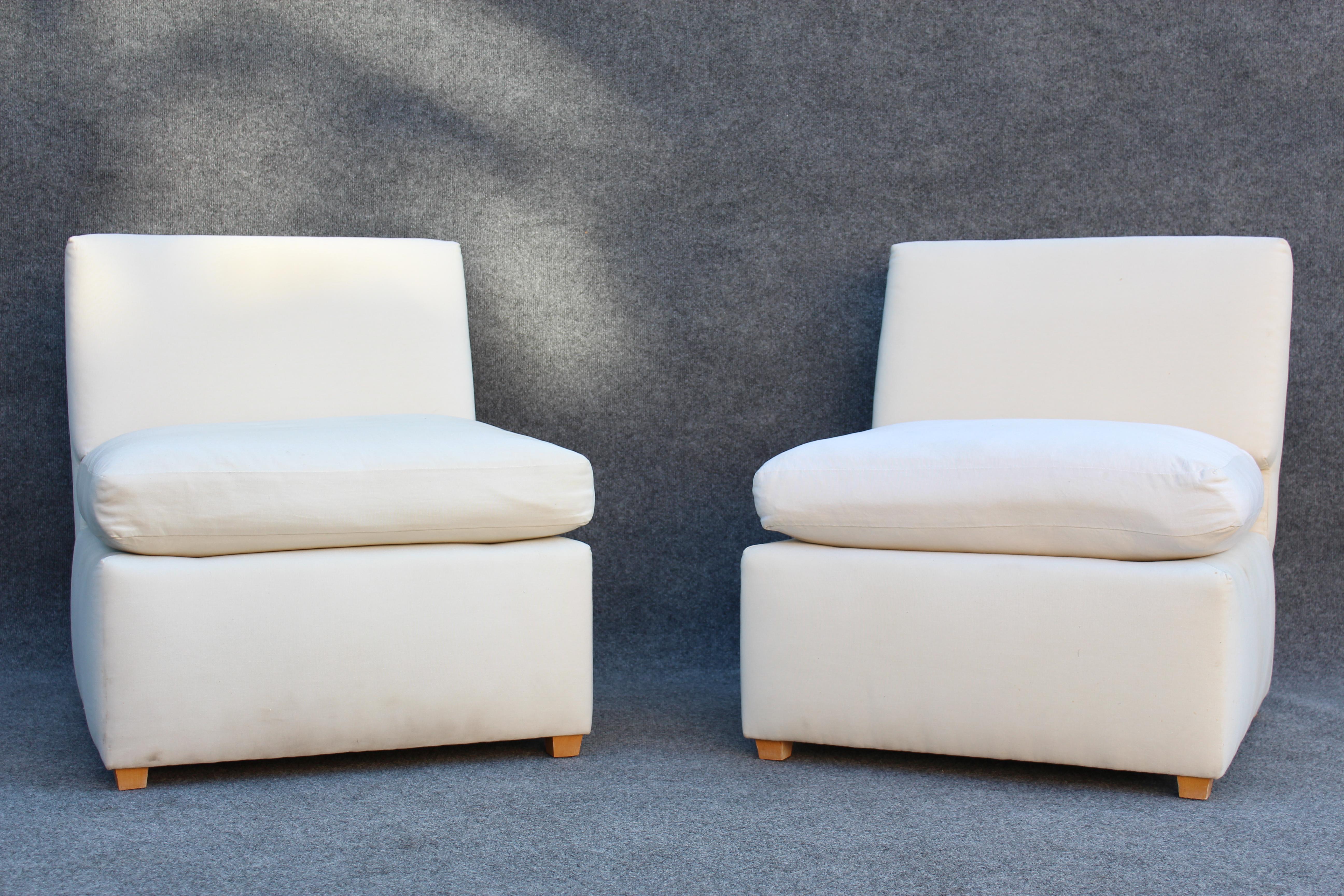 Post-Modern Pair of Signed Billy Baldwin White Upholstered Postmodern Slipper Lounge Chairs 