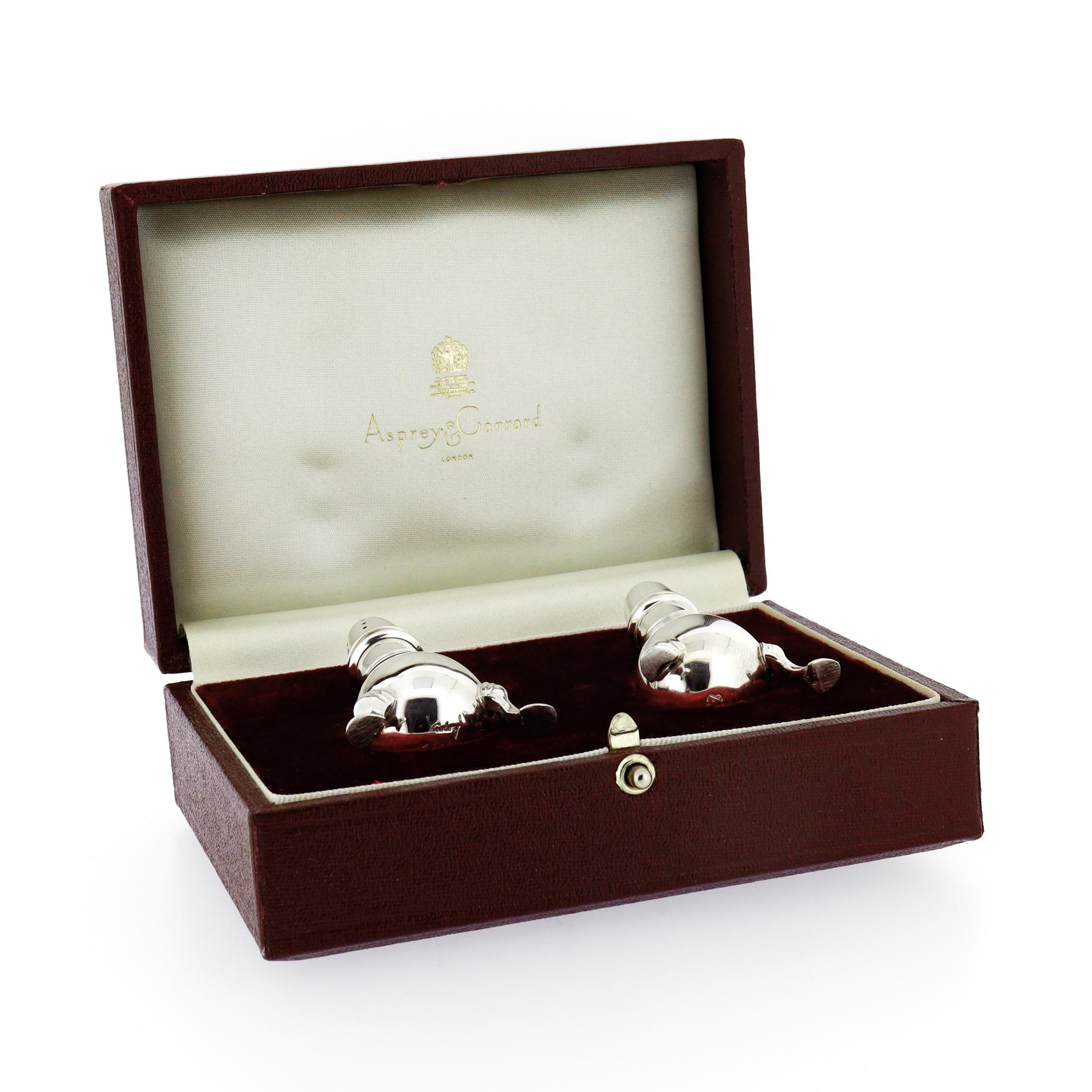Paar signierte Salz- und Pfefferstreuer aus Sterlingsilber von Asprey & Garrard in einer Box im Angebot 6