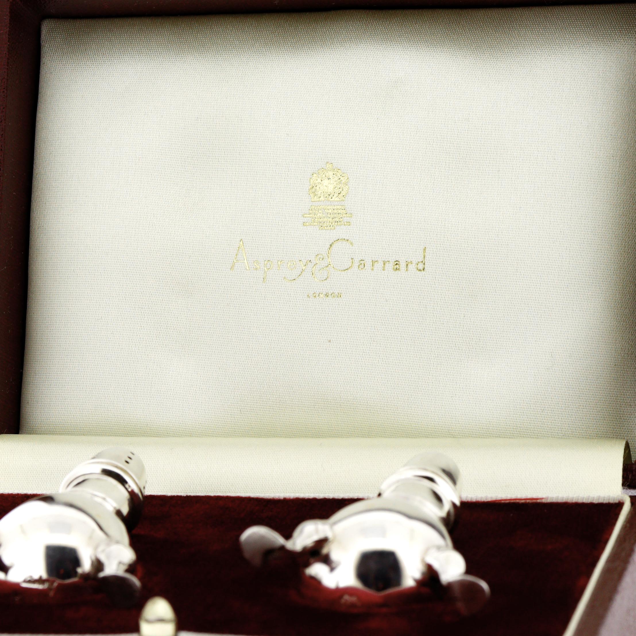 Paar signierte Salz- und Pfefferstreuer aus Sterlingsilber von Asprey & Garrard in einer Box im Angebot 7