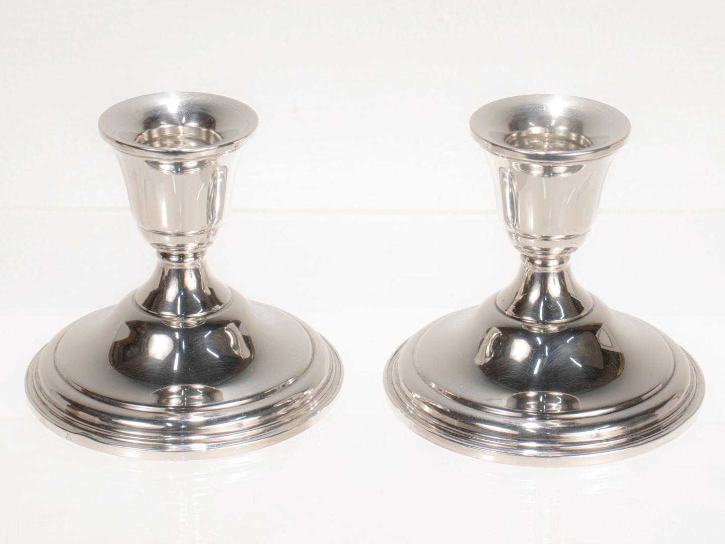Paar signierte Cartier-Kerzenständer aus Sterlingsilber aus der Mitte des Jahrhunderts 1
