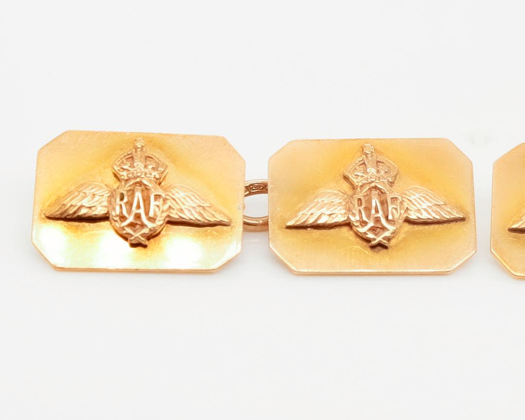 Pair of Signed Cropp & Farr 1939 English Royal Air Force RAF 9ct Gold Cufflinks For Sale 3