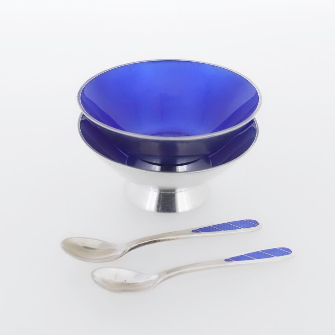 Paar signierte dänische moderne Salzstreuer und Löffel aus Sterlingsilber und blauer Emaille 9