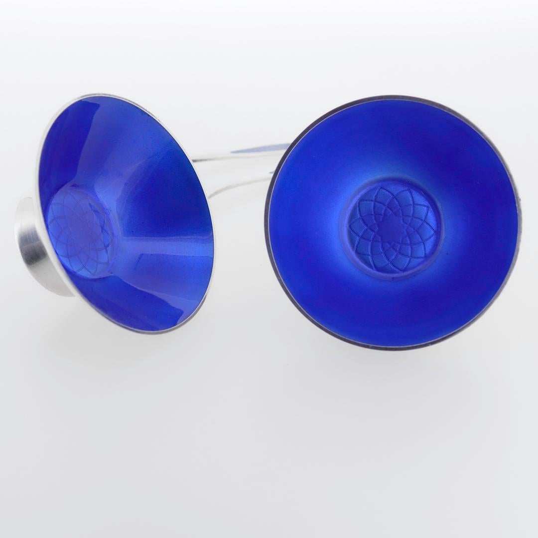 Paar signierte dänische moderne Salzstreuer und Löffel aus Sterlingsilber und blauer Emaille 1