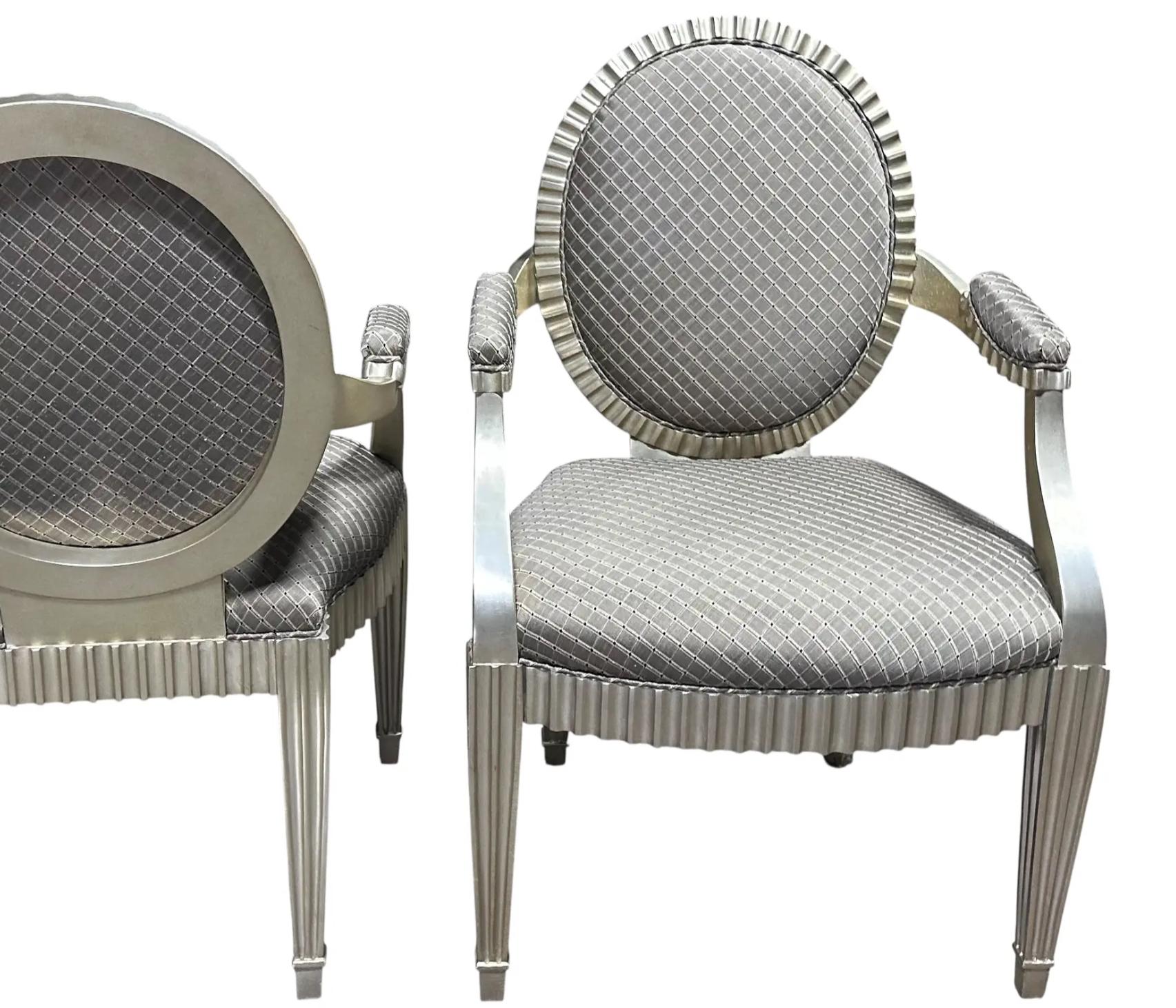 Pareja de sillones de madera dorada con seda verde firmados por John Hut en Bueno estado para la venta en LOS ANGELES, CA