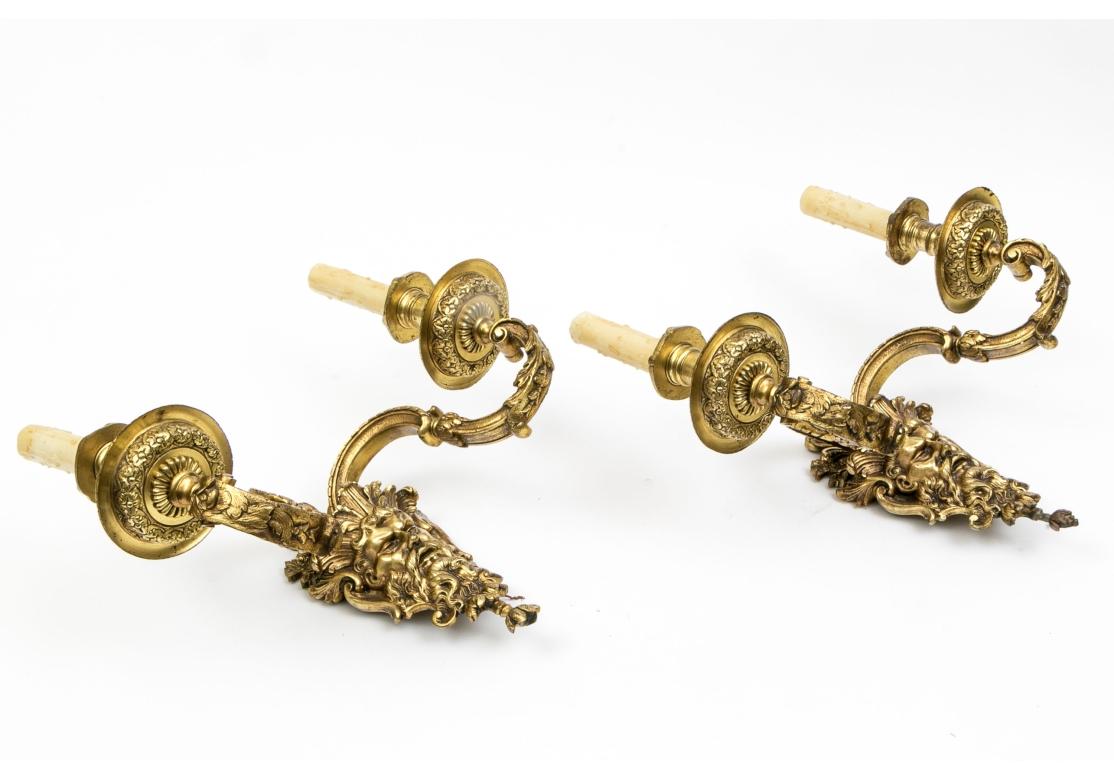Coppia di applique firmate in bronzo dorato francese in stile neoclassico in vendita 2
