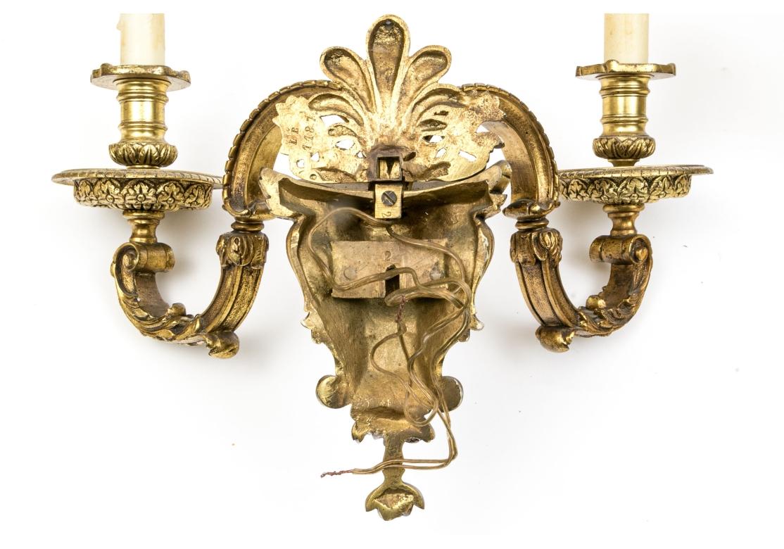 Coppia di applique firmate in bronzo dorato francese in stile neoclassico in vendita 3