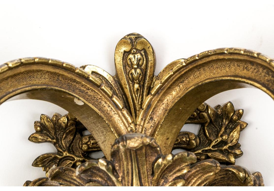 Coppia di applique firmate in bronzo dorato francese in stile neoclassico in vendita 4