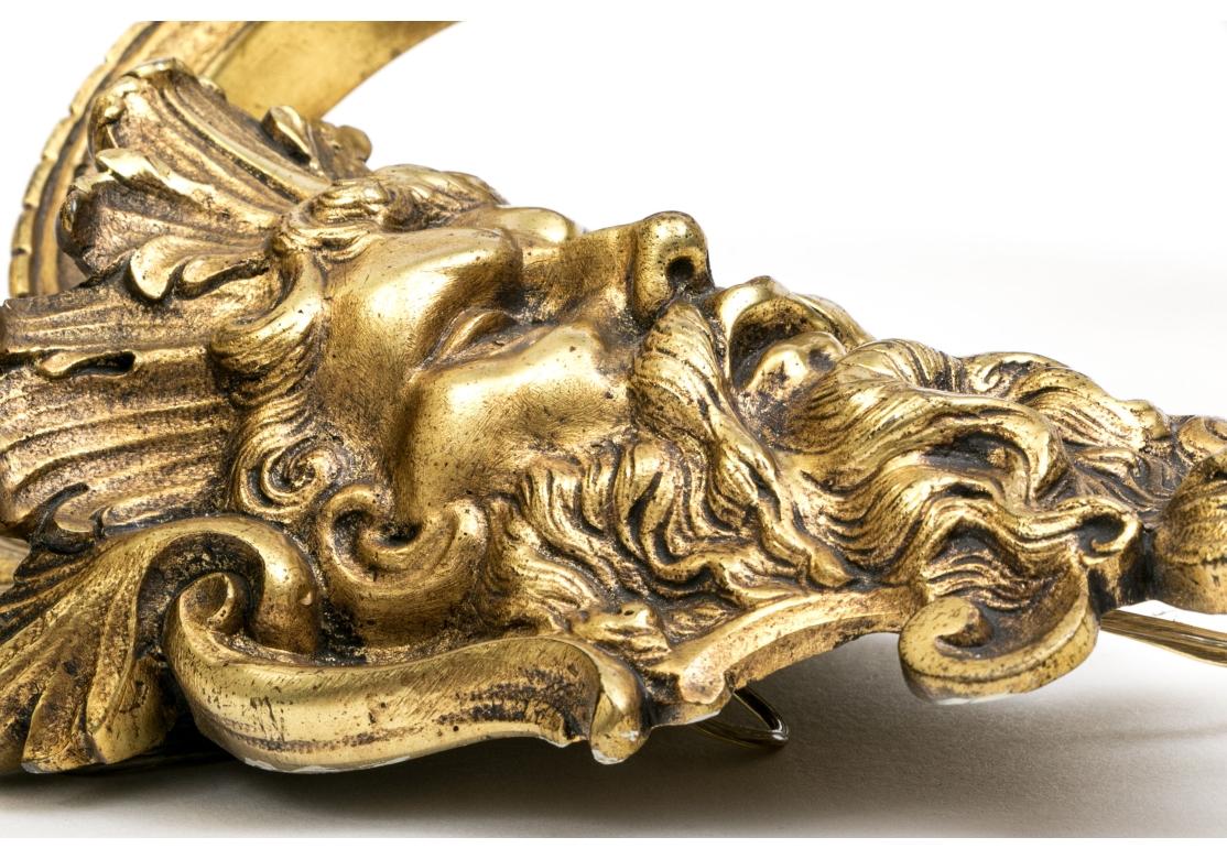 Francese Coppia di applique firmate in bronzo dorato francese in stile neoclassico in vendita