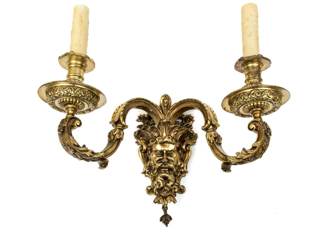 Dorato Coppia di applique firmate in bronzo dorato francese in stile neoclassico in vendita
