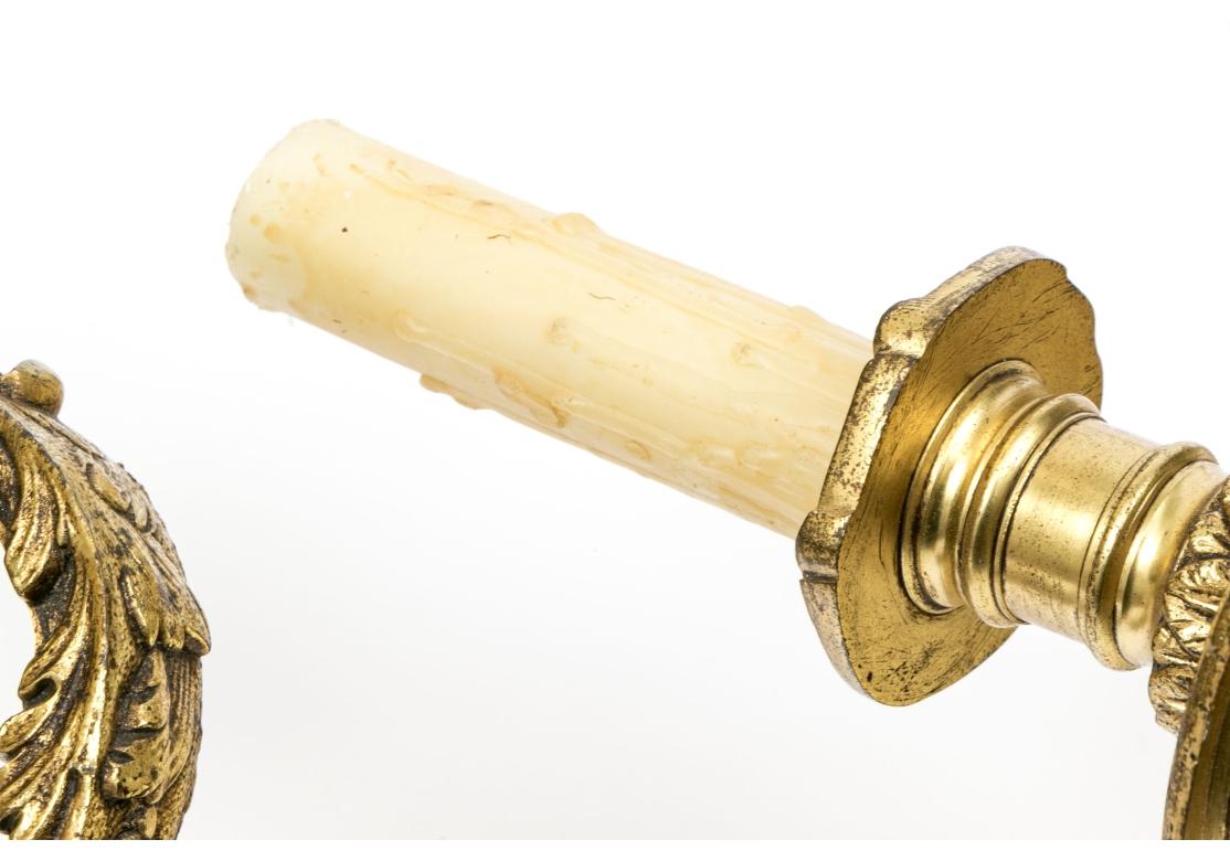 Coppia di applique firmate in bronzo dorato francese in stile neoclassico in vendita 1