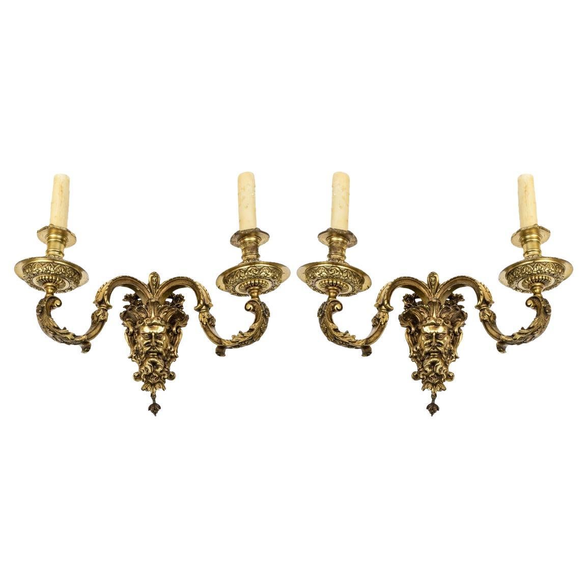 Paire d'appliques murales en bronze doré signé de style néoclassique français