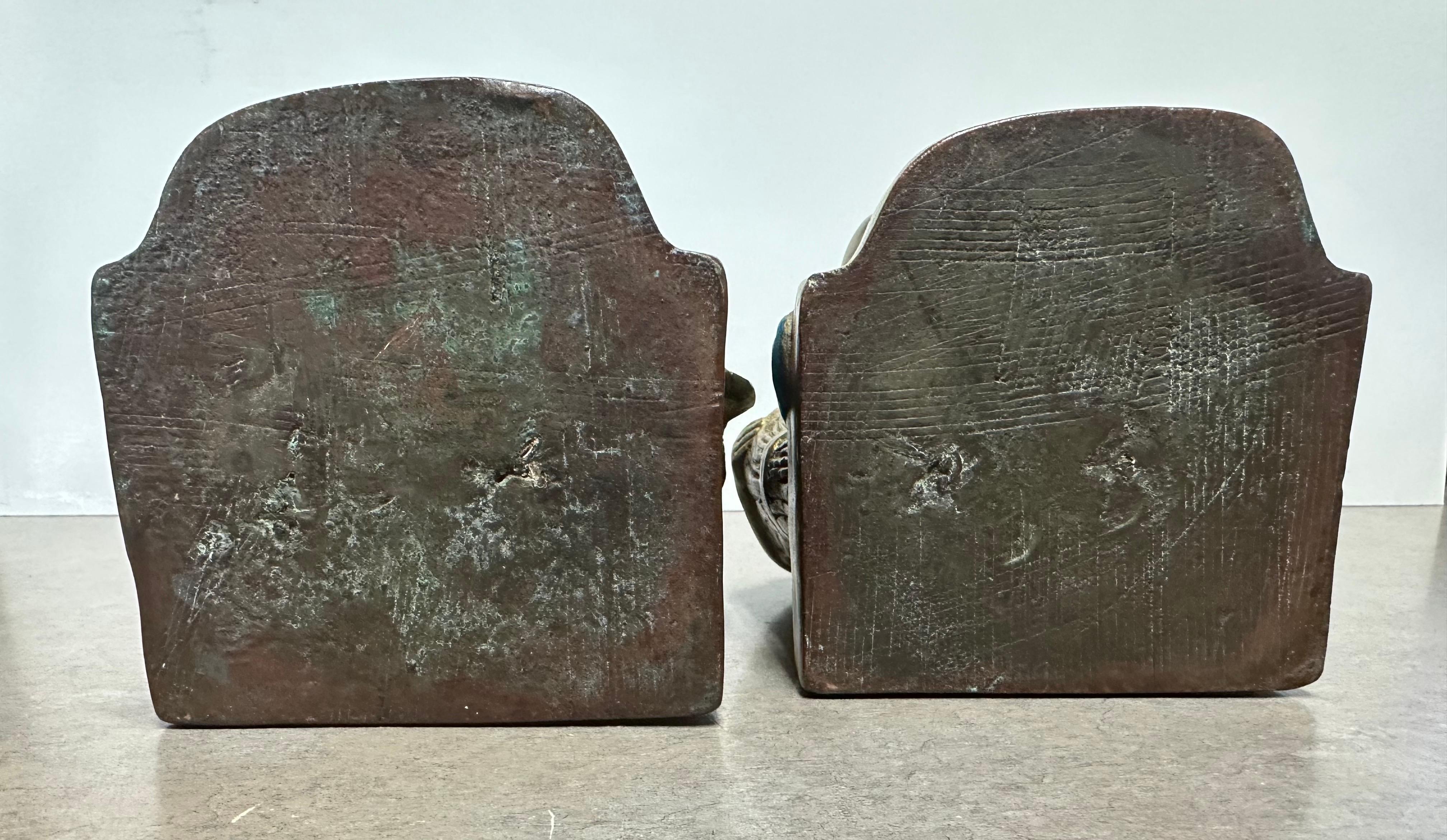 Coppia di fermalibri firmati 