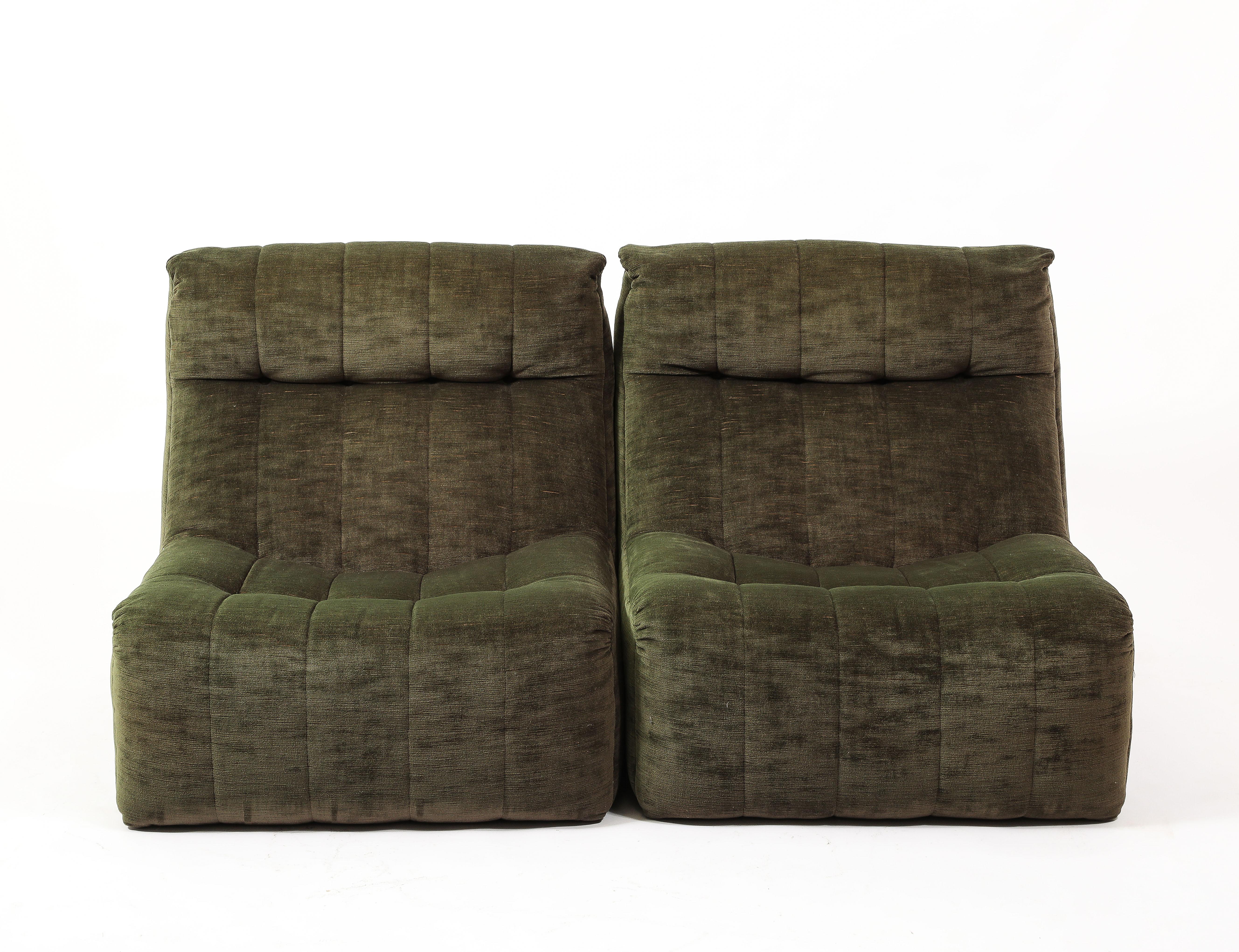 Paire de chaises à pantoufles en velours vert signées par Steiner & Greene - France 1970's en vente 5