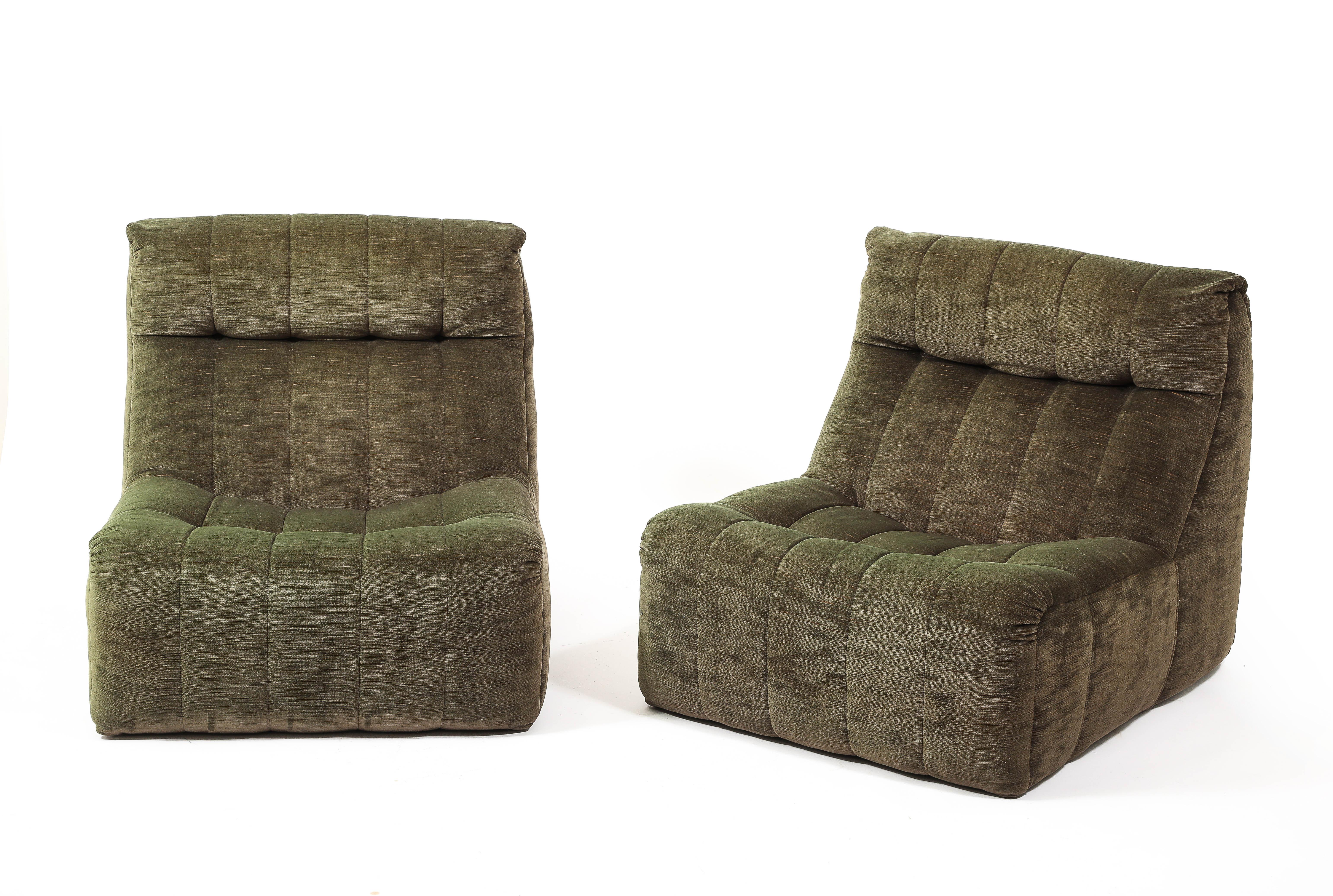 Français Paire de chaises à pantoufles en velours vert signées par Steiner & Greene - France 1970's en vente