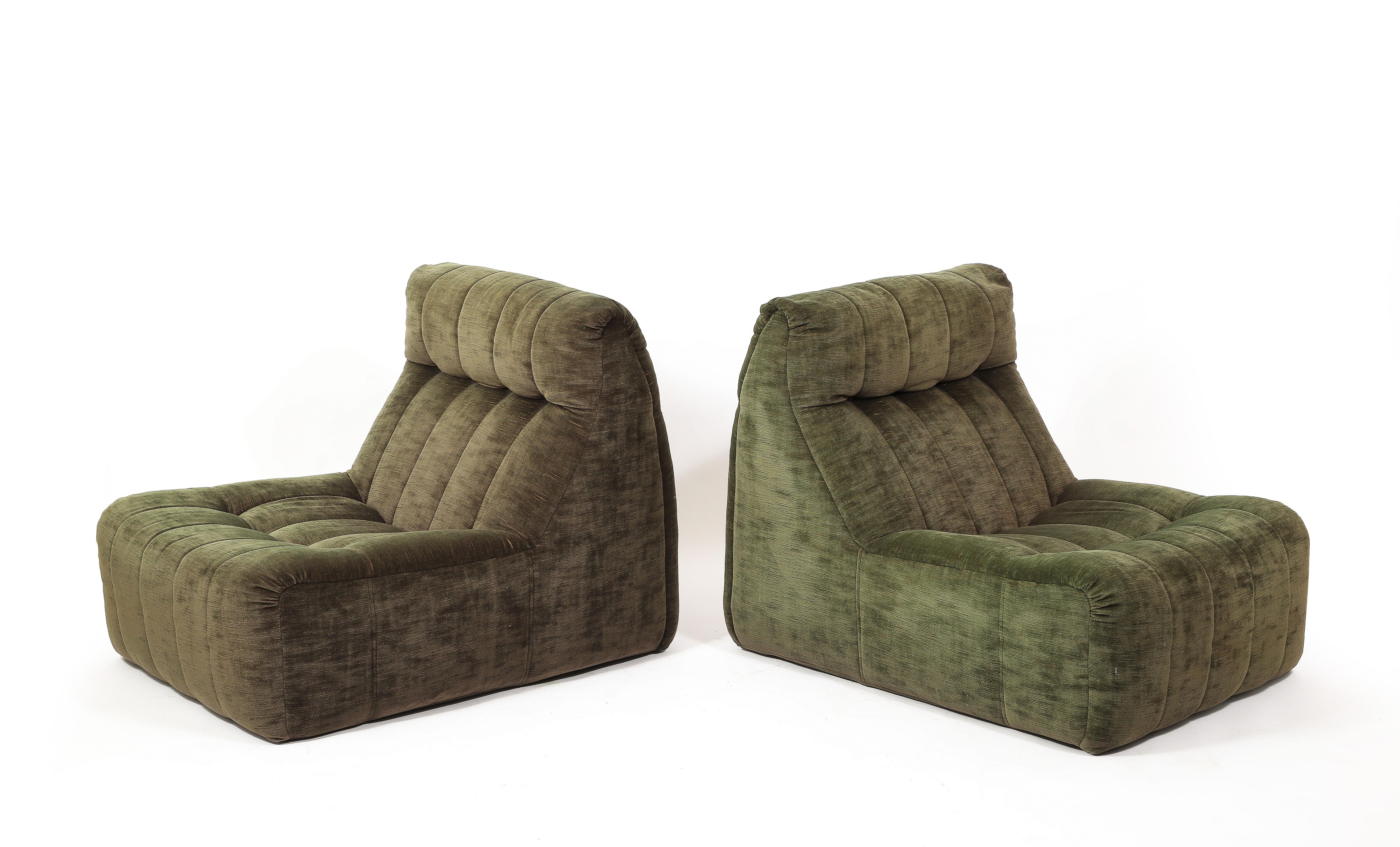 Fin du 20e siècle Paire de chaises à pantoufles en velours vert signées par Steiner & Greene - France 1970's en vente