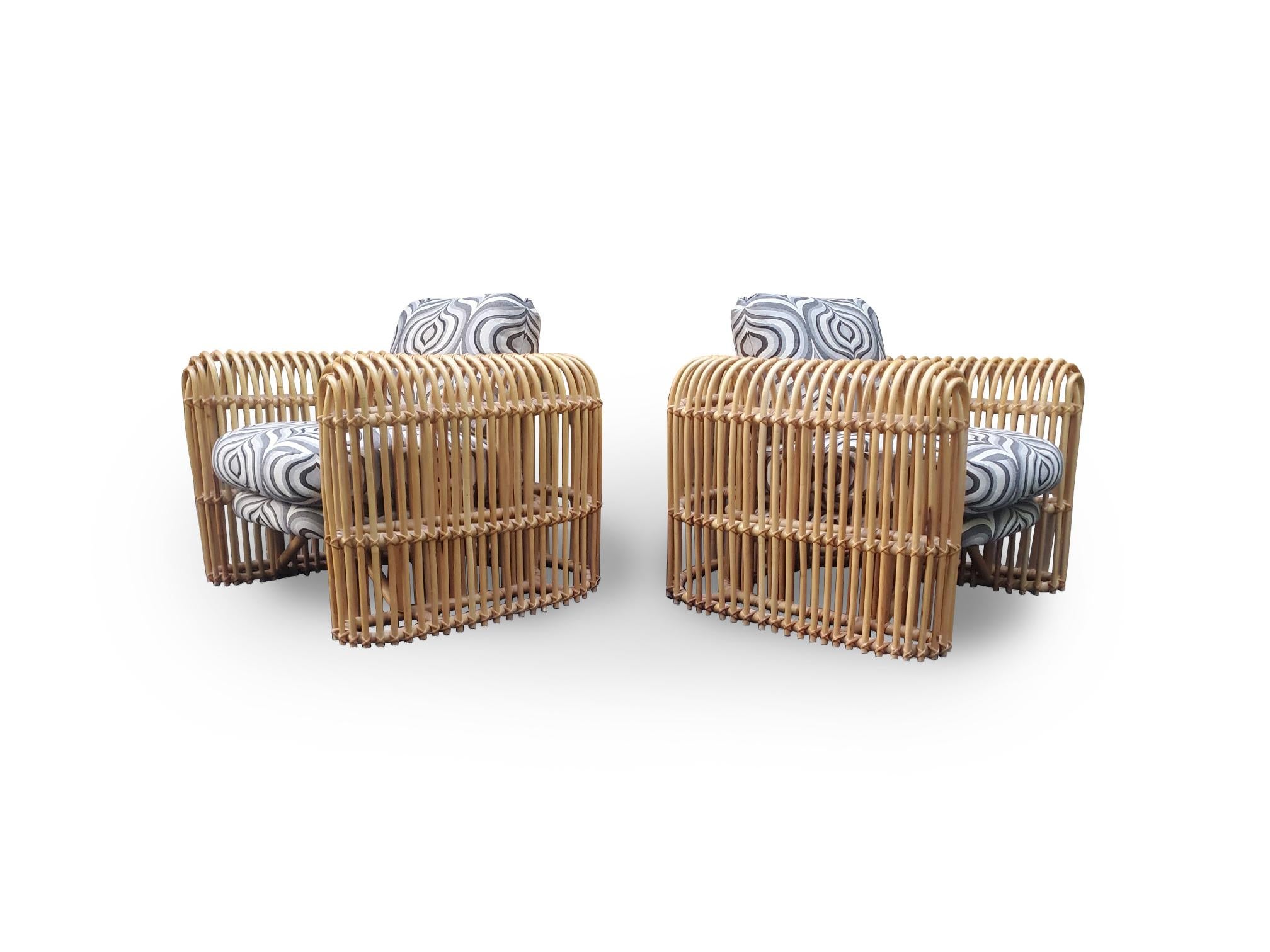 Mid-Century Modern Paire de chaises longues signées Henry Olko en rotin et canne Rib Series en vente