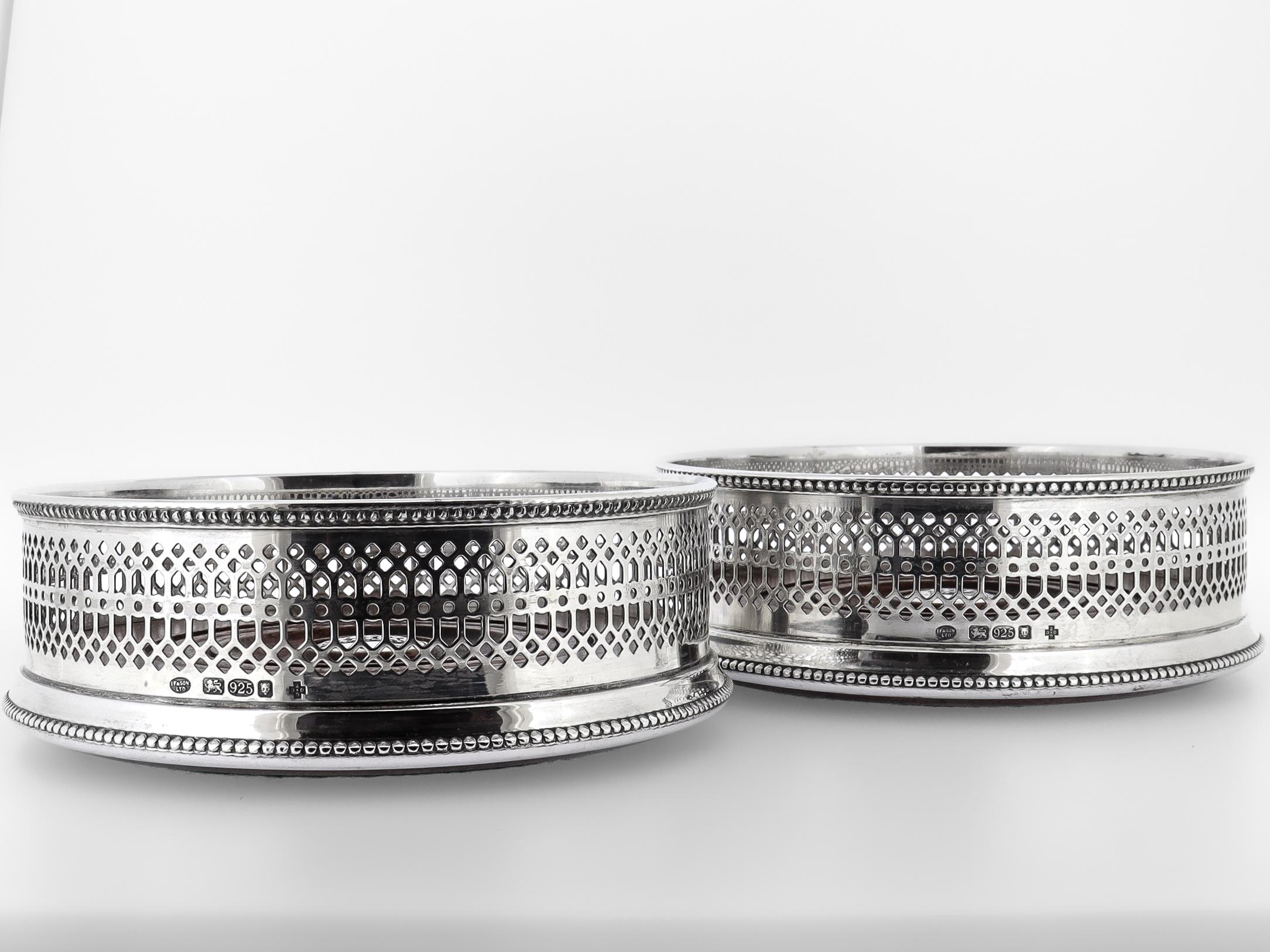 Paar signierte Israel Freeman & Son Sterling Silber & Wood Wein Untersetzer im Zustand „Gut“ im Angebot in Philadelphia, PA